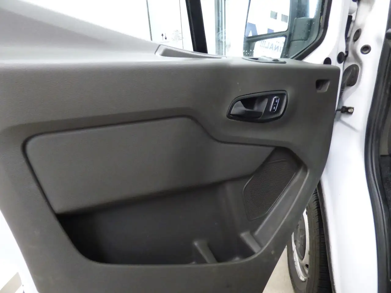 Ford Transit Cargo Van снимка Ford Transit Cargo Van