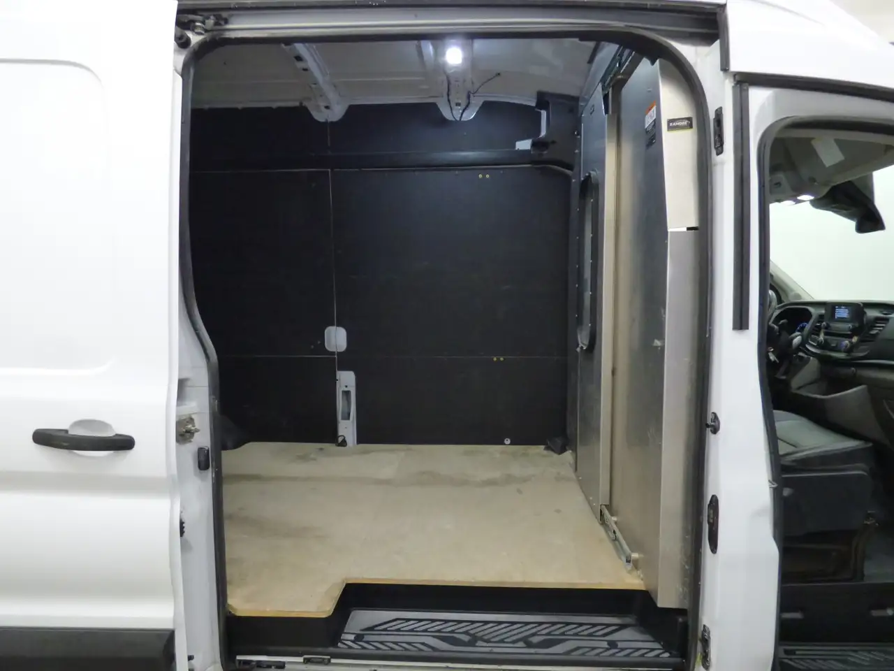 Ford Transit Cargo Van снимка Ford Transit Cargo Van