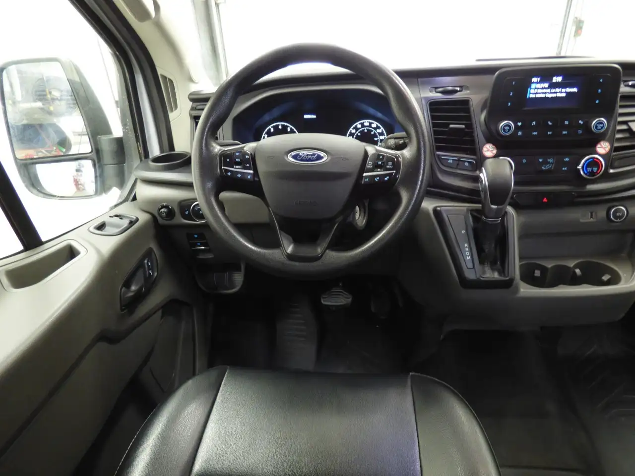 Ford Transit Cargo Van снимка Ford Transit Cargo Van
