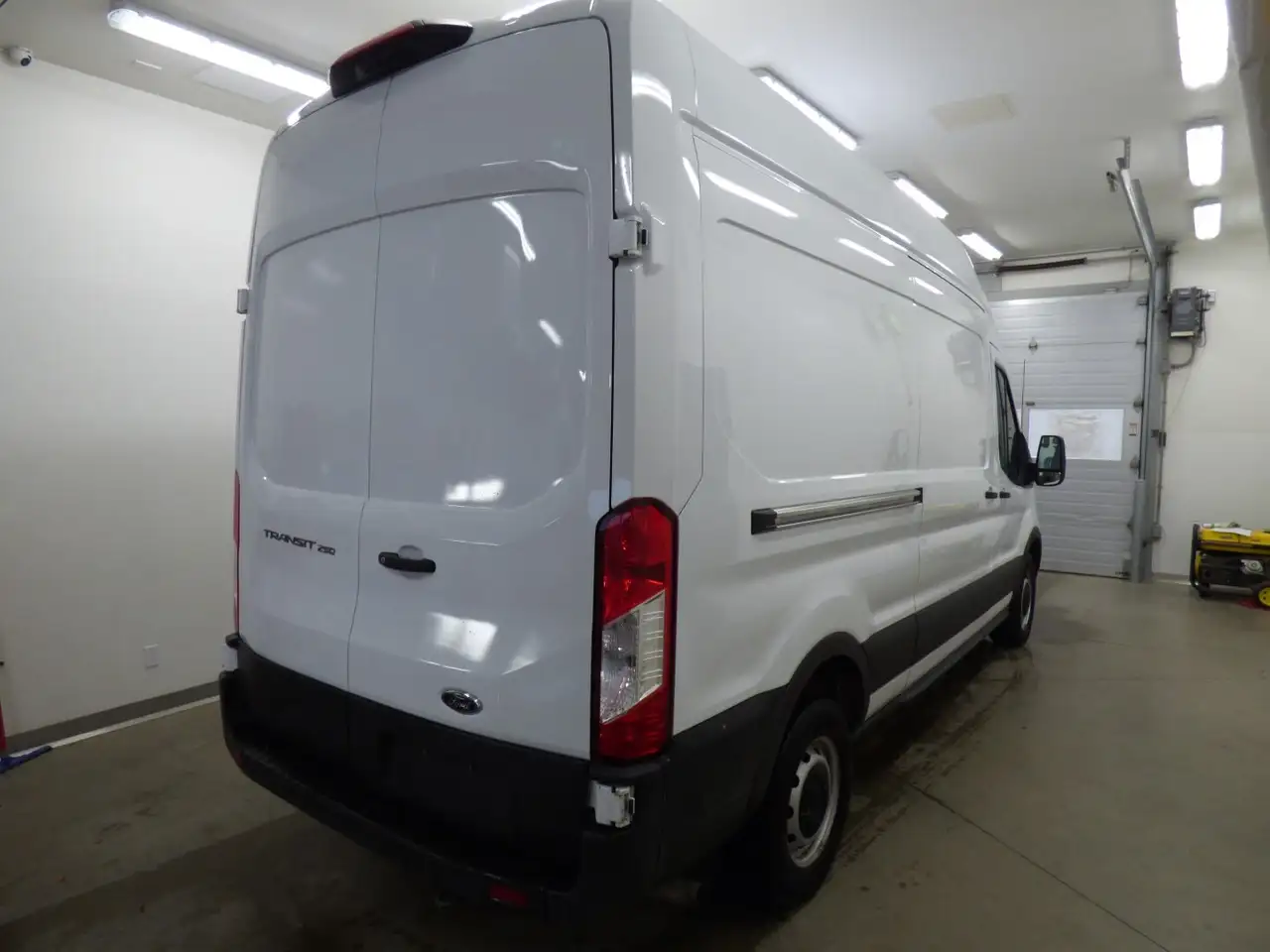 Ford Transit Cargo Van снимка Ford Transit Cargo Van