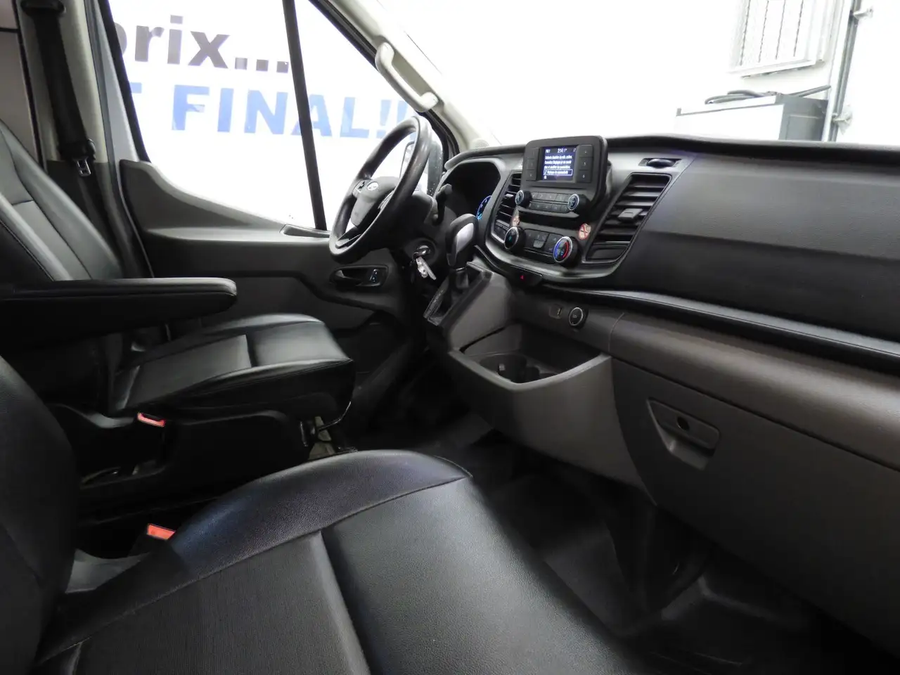 Ford Transit Cargo Van снимка Ford Transit Cargo Van