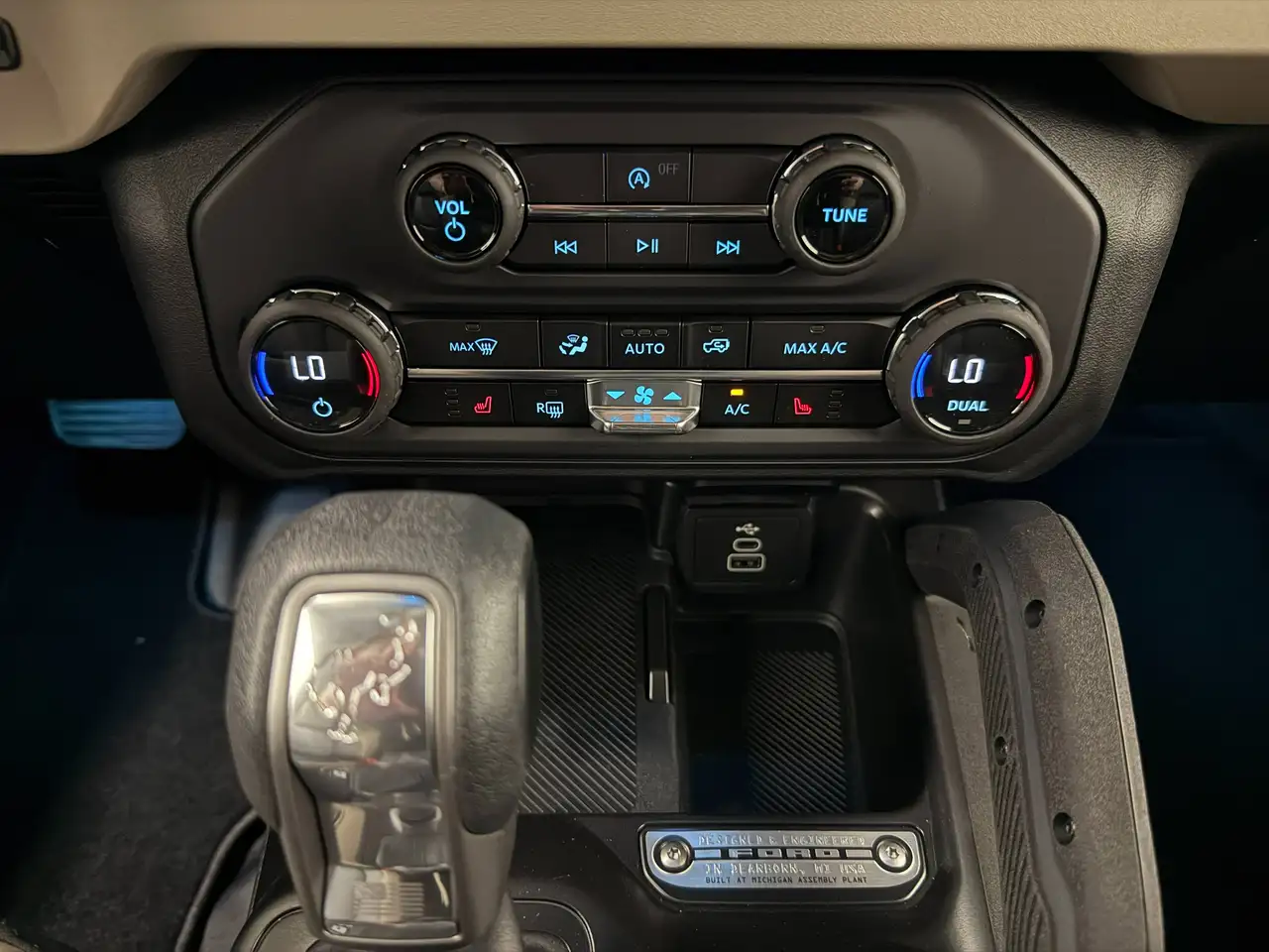 Ford Bronco снимка Ford Bronco