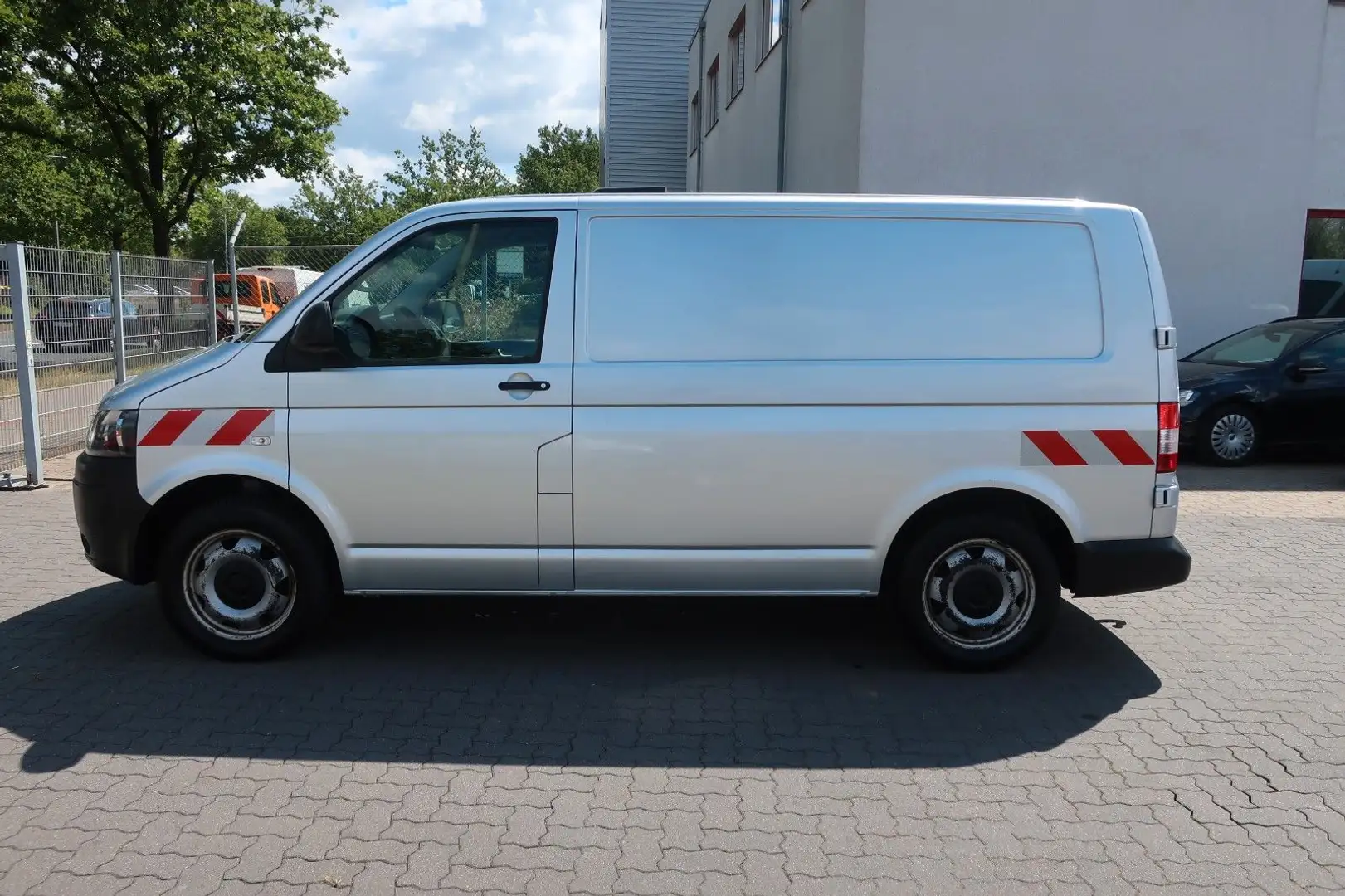Volkswagen T5 Transporter T5 Klima / Standheizung / Anhängerkupplung / PDC Silber - 2