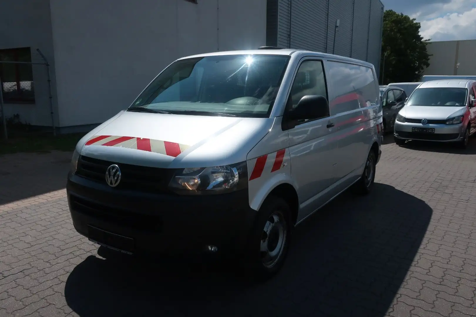 Volkswagen T5 Transporter T5 Klima / Standheizung / Anhängerkupplung / PDC Silber - 1