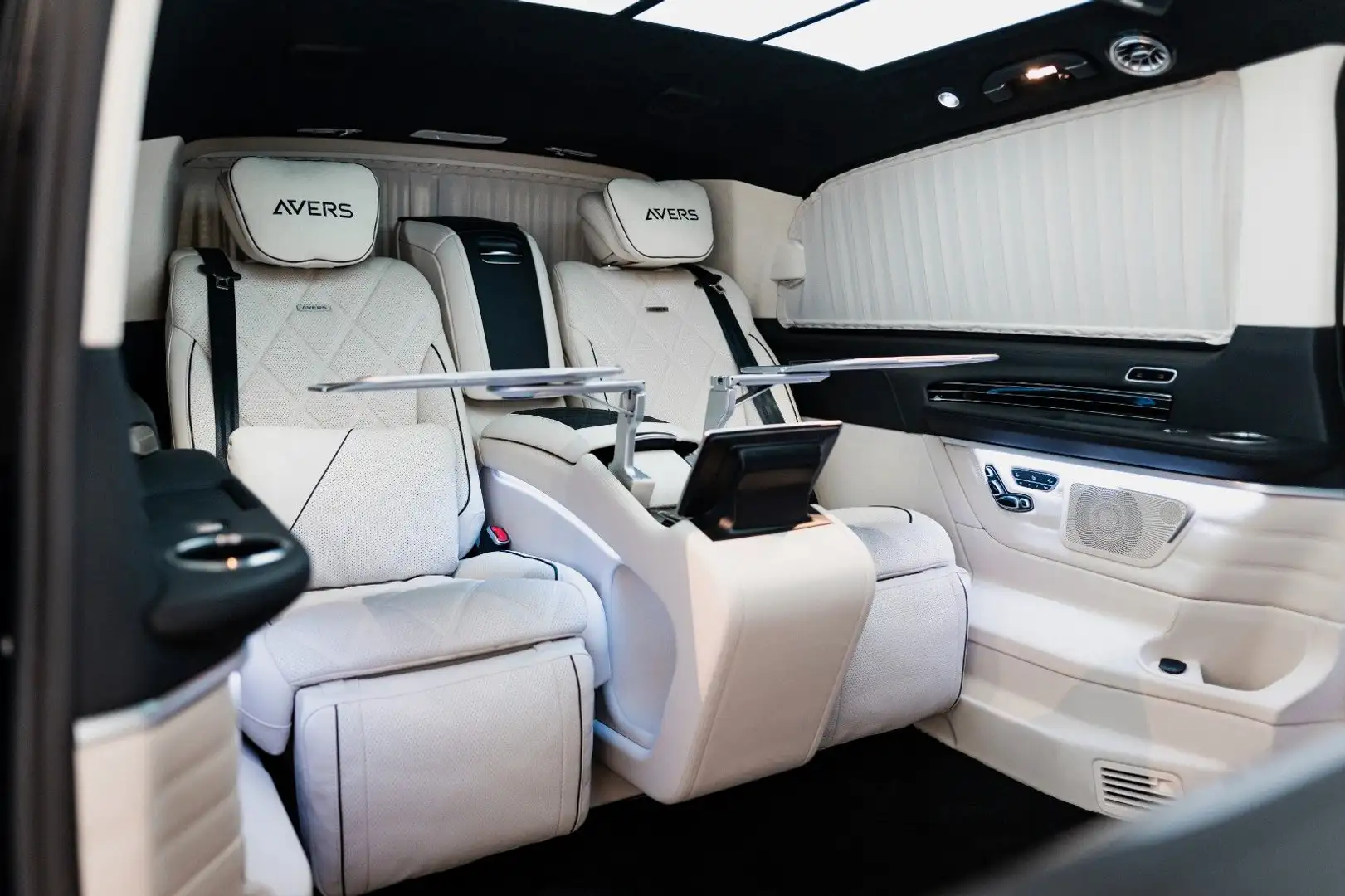 Mercedes-Benz EQV 300 300 V-VIP Extralang Siyah - 1