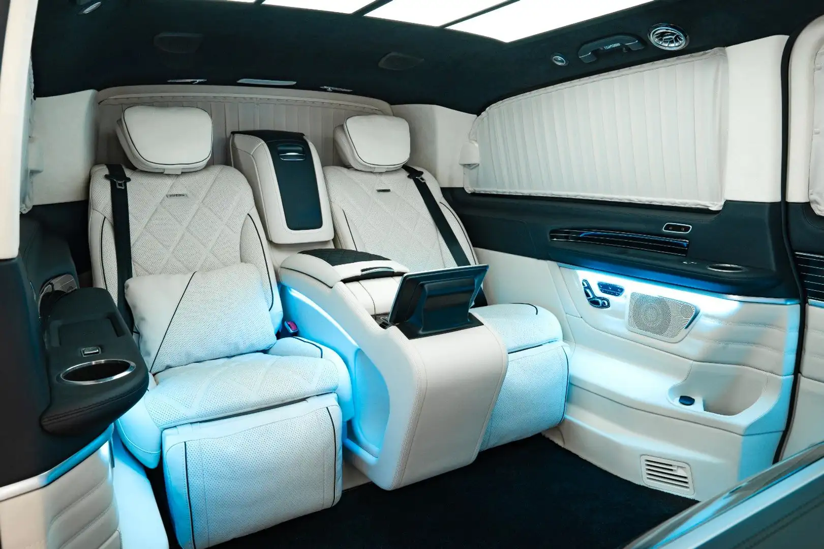 Mercedes-Benz EQV 300 300 V-VIP Extralang Siyah - 2