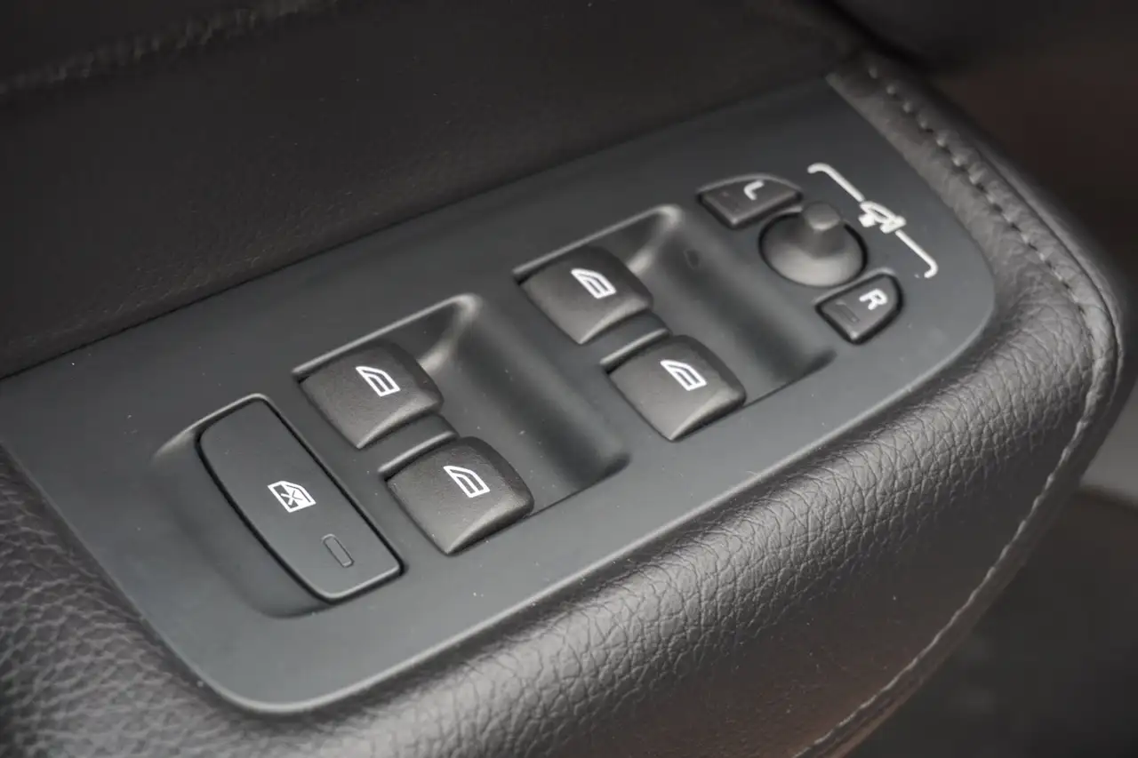 Volvo XC60 2.0 T6 Plug-in hybrid AWD Inscription Expression, миниатюра 21
