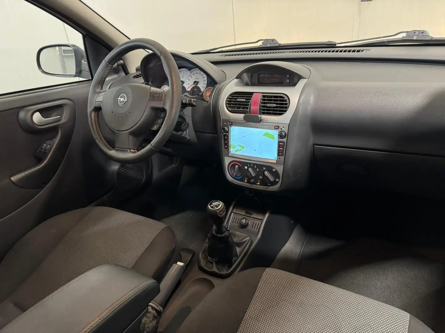 Opel Corsa 1.2-16V Silverline 2006 80PK 5D AIRCO/ELEKRAMEN/NA Gris - 2