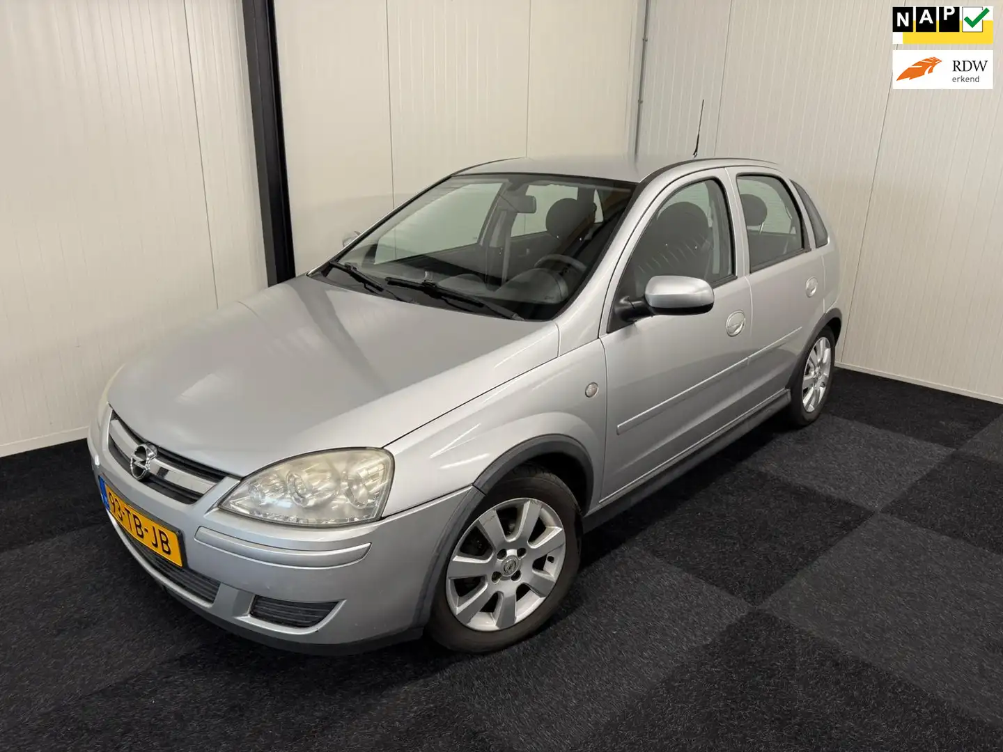 Opel Corsa 1.2-16V Silverline 2006 80PK 5D AIRCO/ELEKRAMEN/NA Gris - 1