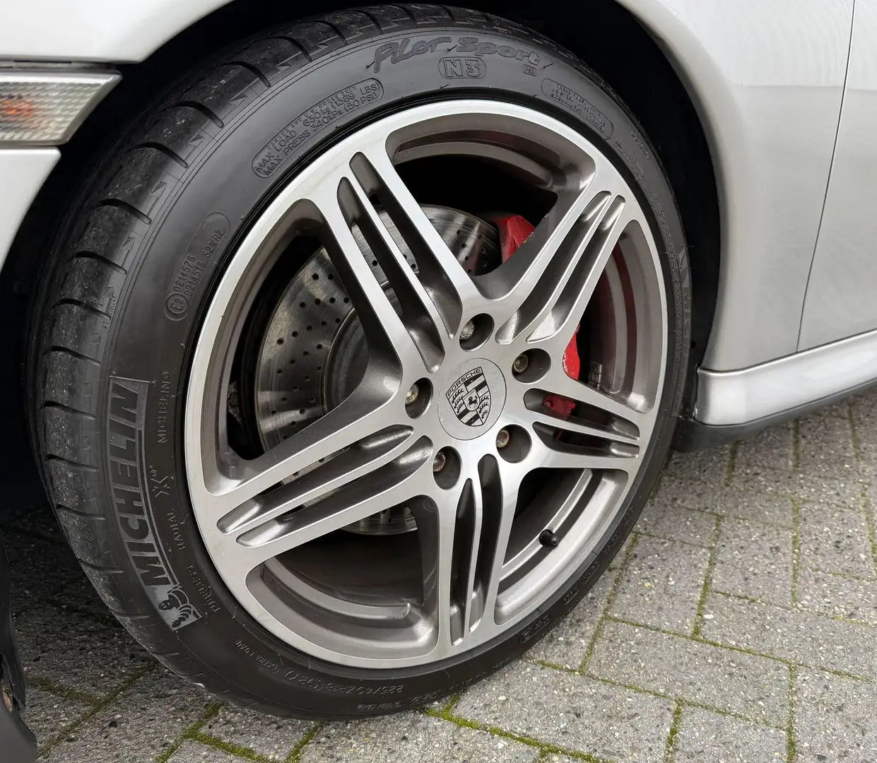 Porsche 911 3.6 Coupé Carrera 4S Carplay | NL Gris - 2