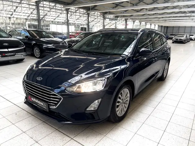 Ford Focus view 3