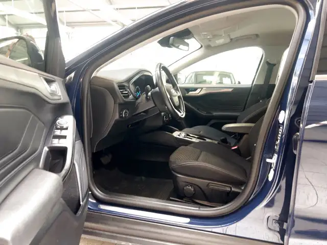 Ford Focus view 8