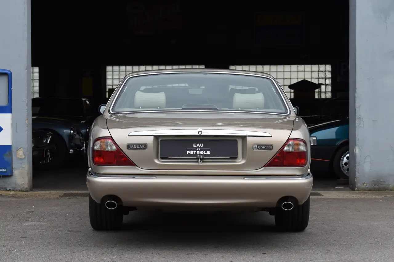 Jaguar XJ8, foto 8