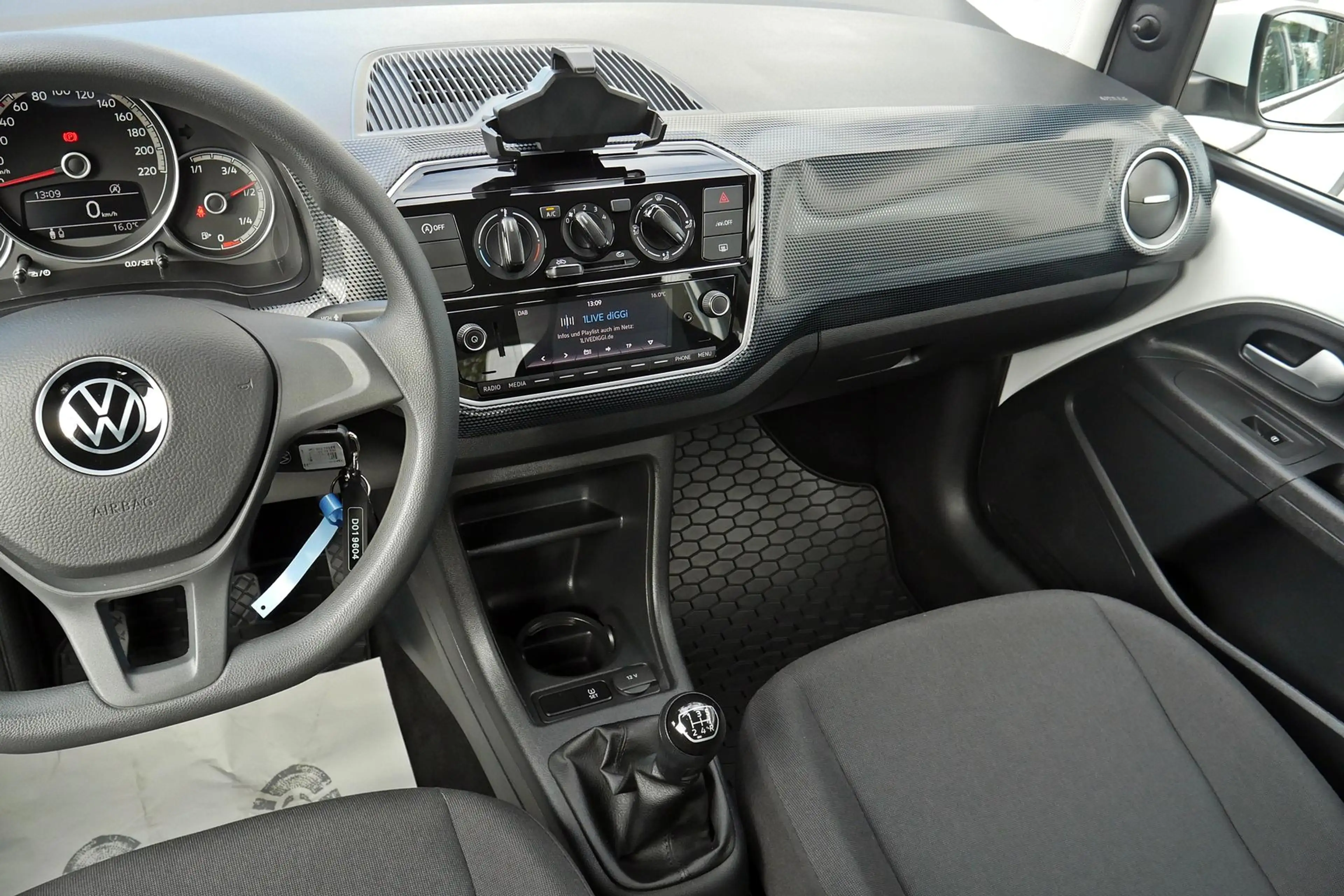 Volkswagen up! 1.0 Kamera PDC Tempomat Allwetter 48 kW (65 PS)... — photo 22