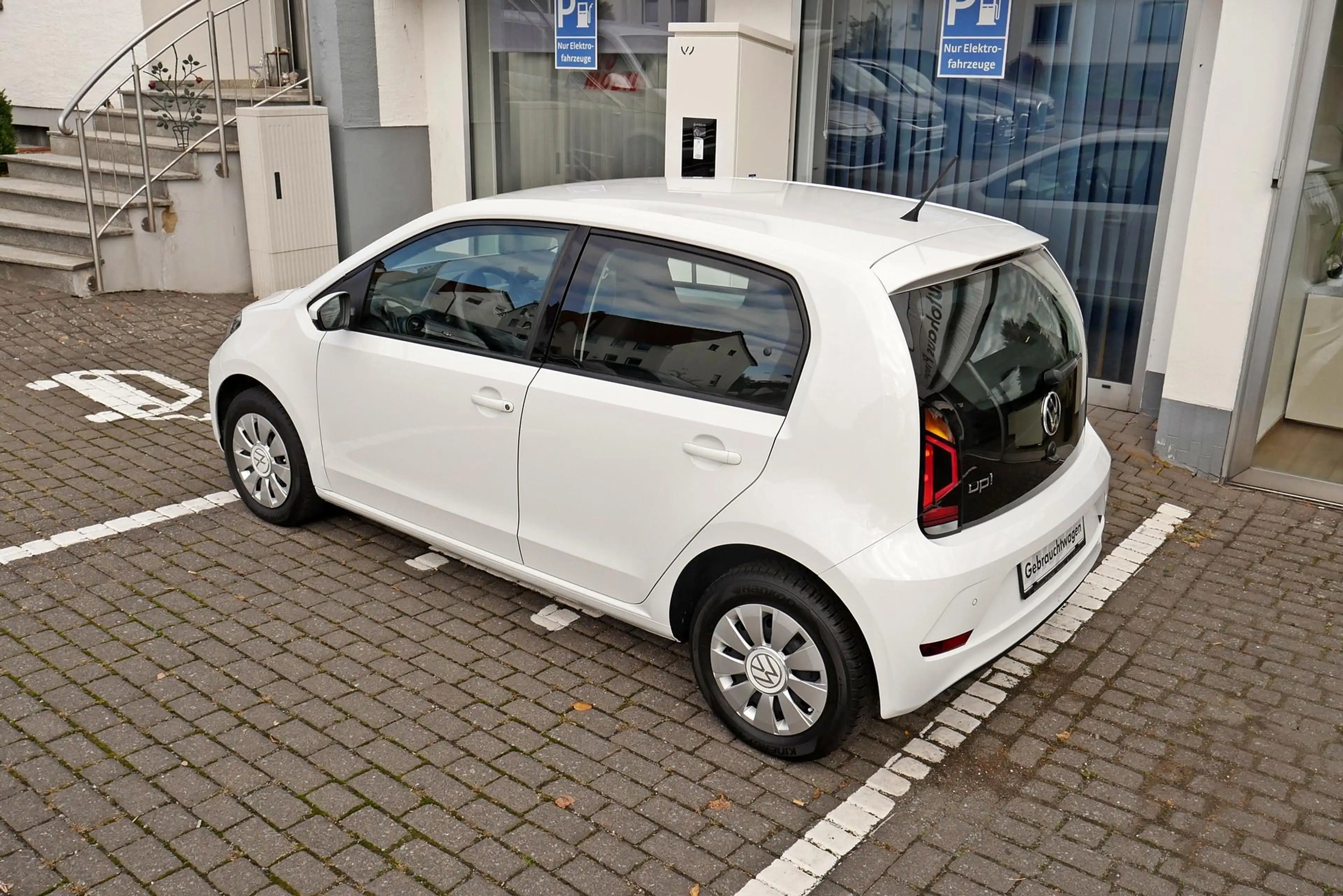 Volkswagen up! 1.0 Kamera PDC Tempomat Allwetter 48 kW (65 PS)... — photo 11