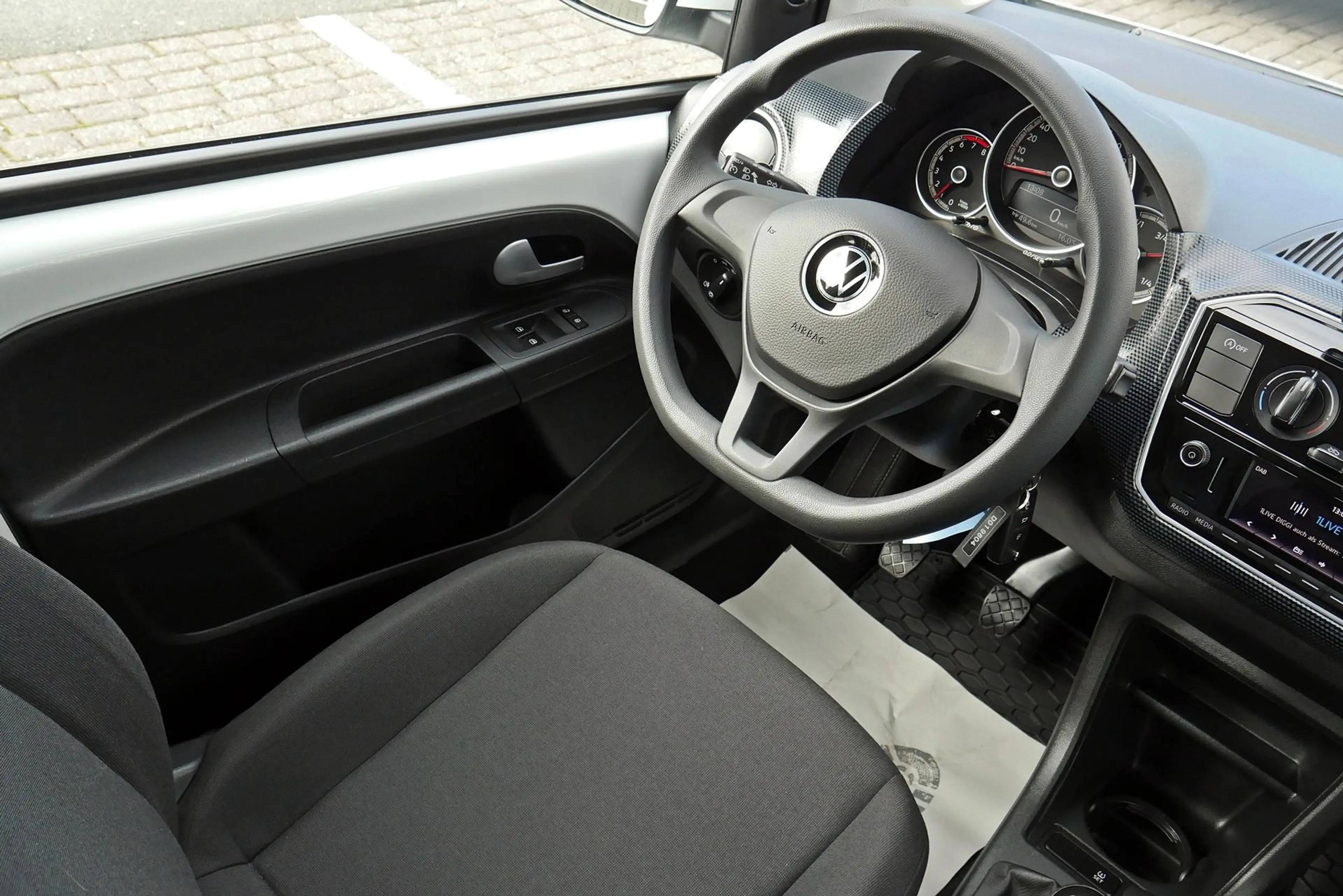 Volkswagen up! 1.0 Kamera PDC Tempomat Allwetter 48 kW (65 PS)... — photo 16