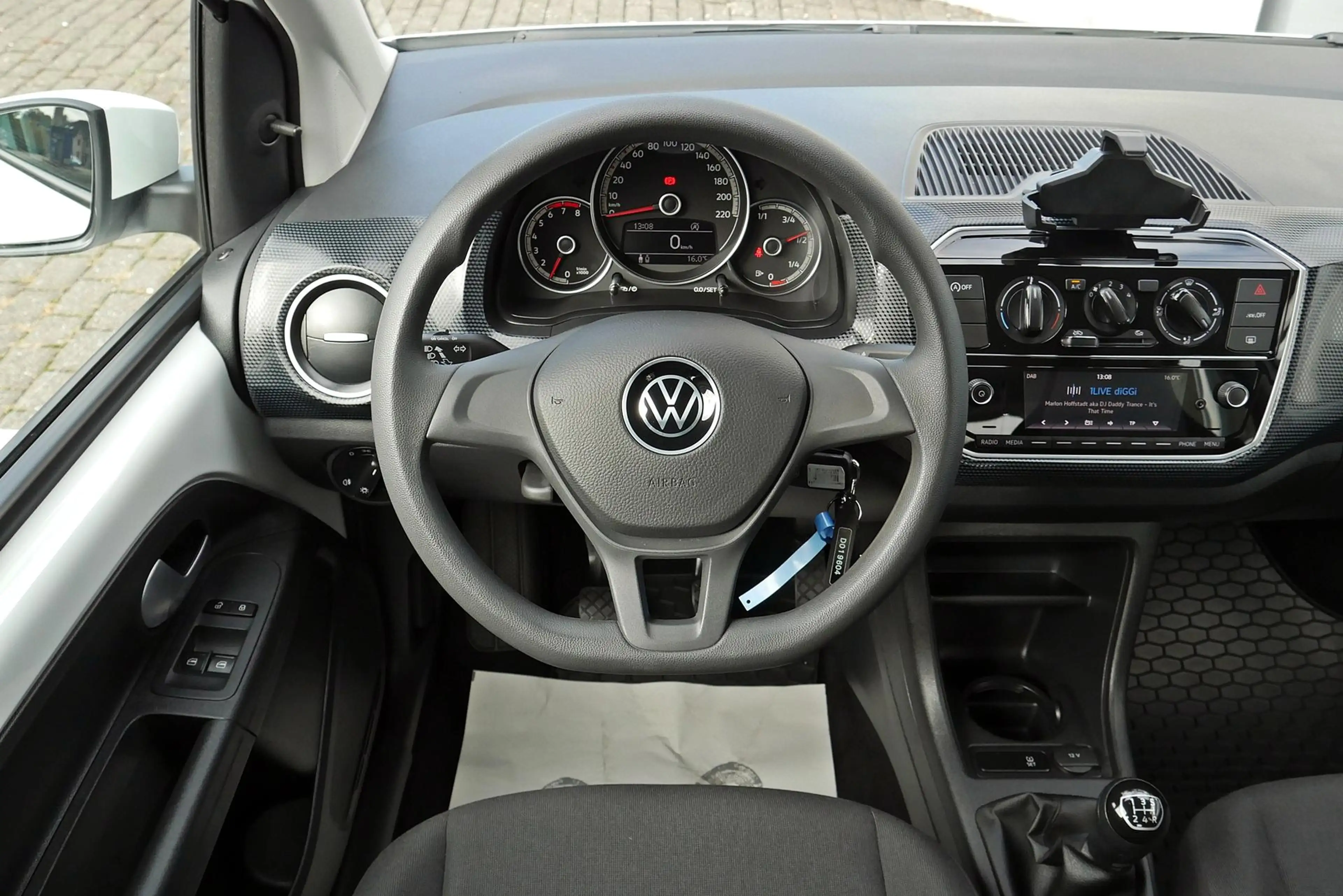 Volkswagen up! 1.0 Kamera PDC Tempomat Allwetter 48 kW (65 PS)... — photo 18