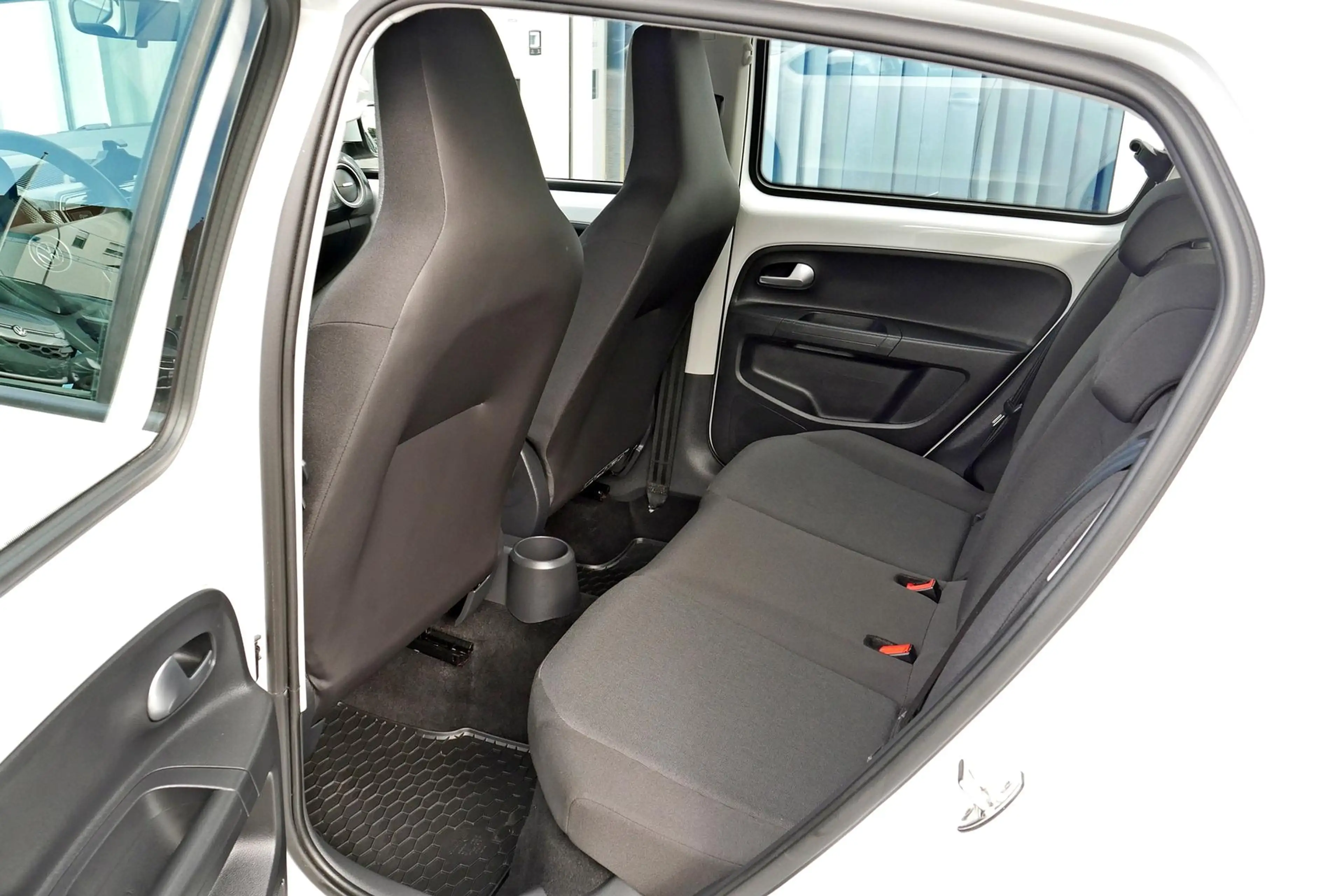 Volkswagen up! 1.0 Kamera PDC Tempomat Allwetter 48 kW (65 PS)... — photo 32