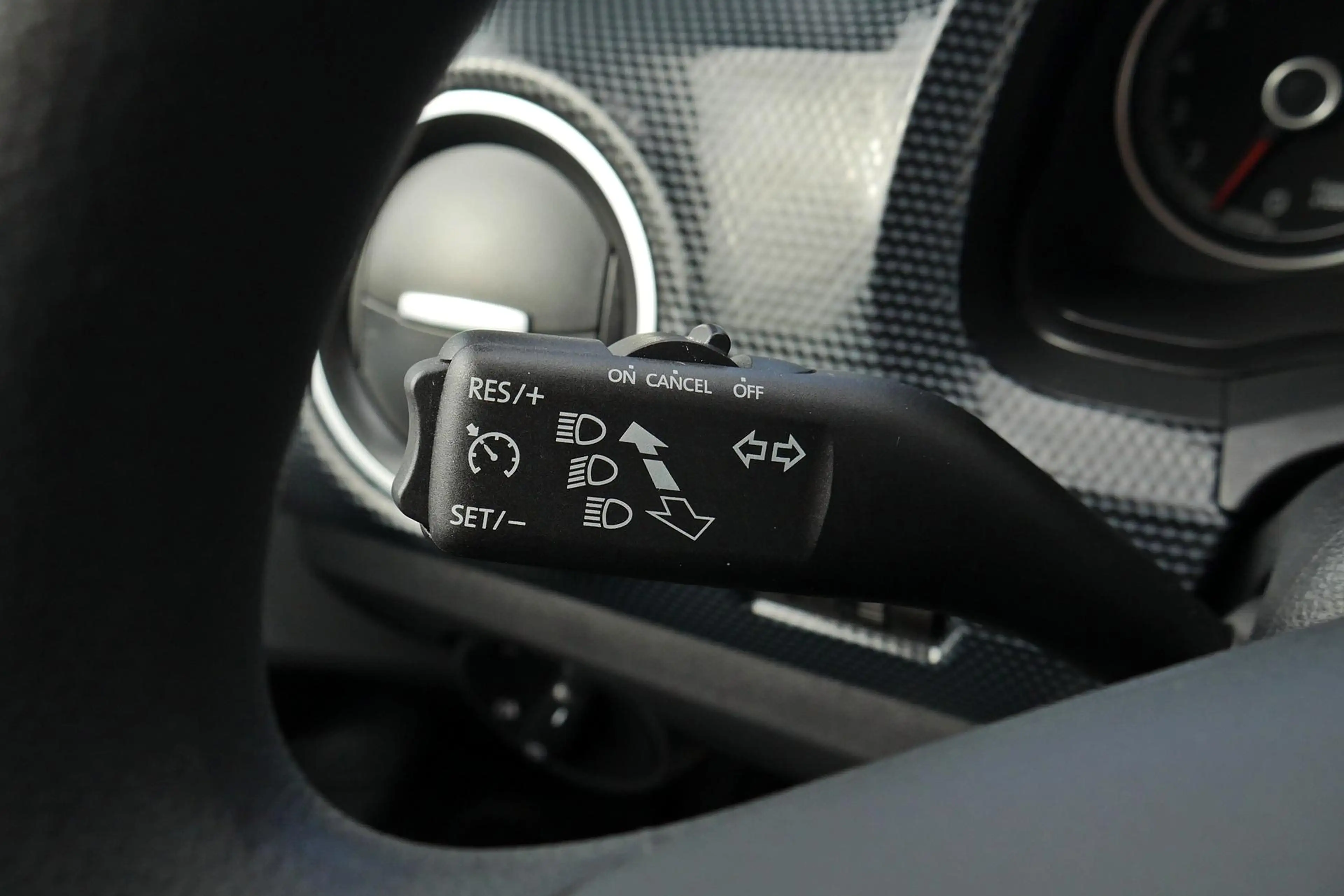Volkswagen up! 1.0 Kamera PDC Tempomat Allwetter 48 kW (65 PS)... — photo 20
