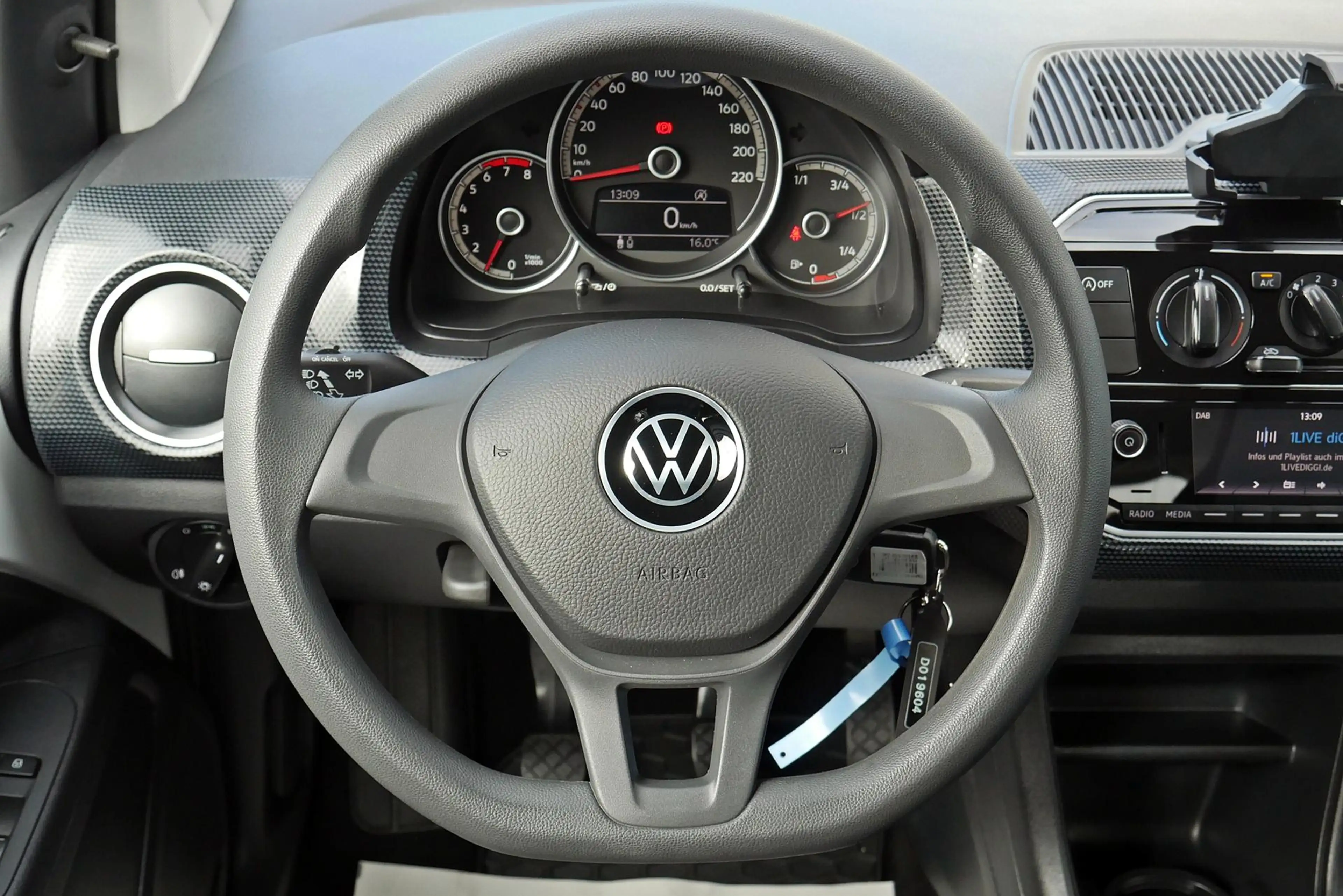 Volkswagen up! 1.0 Kamera PDC Tempomat Allwetter 48 kW (65 PS)... — photo 19