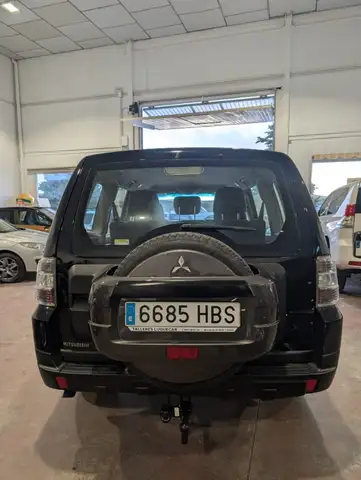 Mitsubishi Montero view 6
