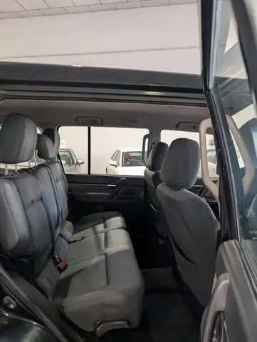 Mitsubishi Montero view 7