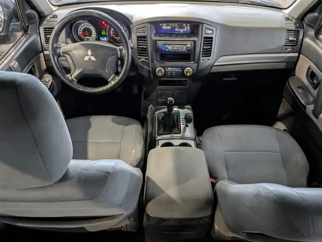 Mitsubishi Montero view 9