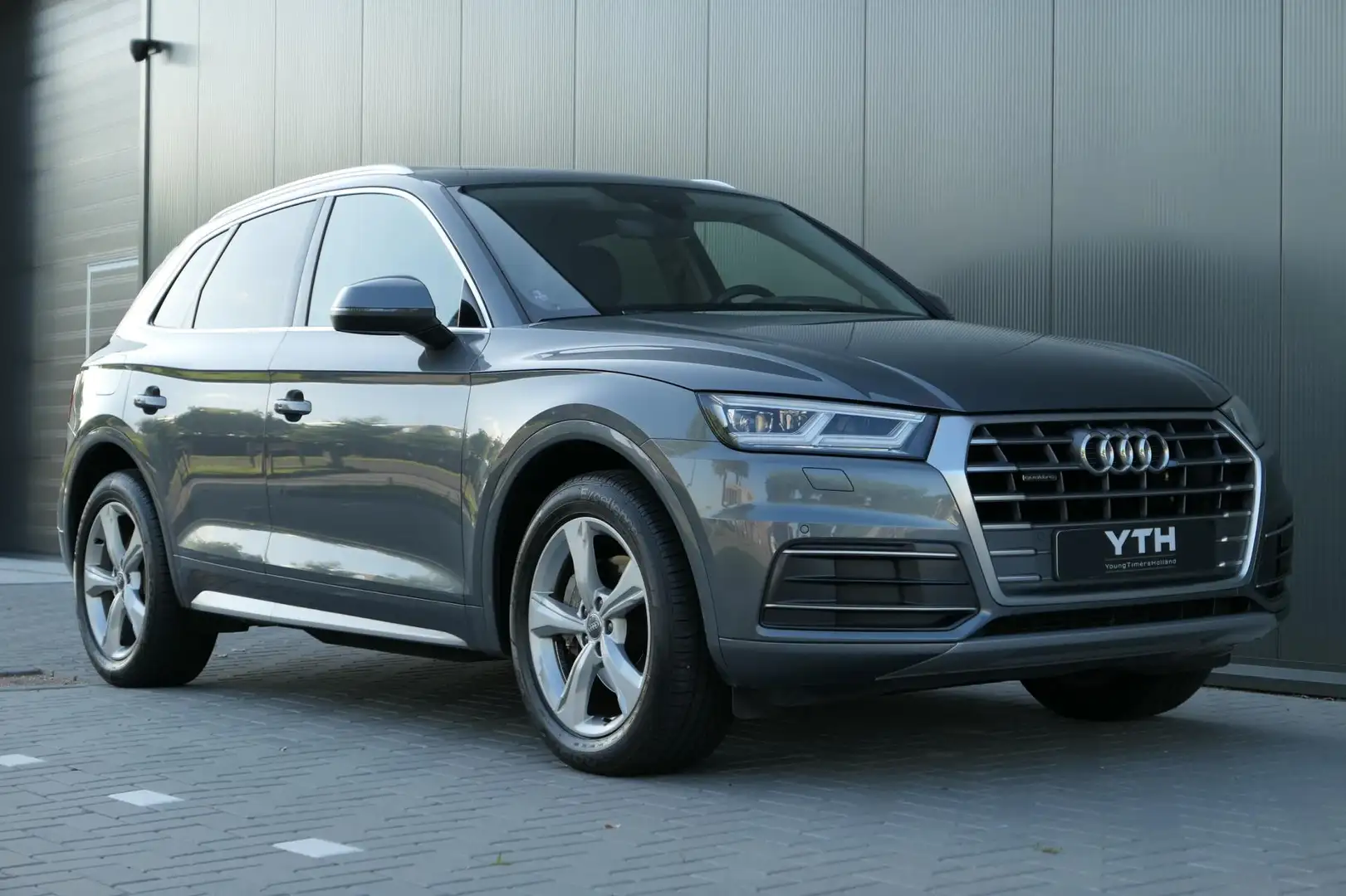 Audi Q5 2.0 TFSI quattro Launch Edition Pano Virtual Cockp Grijs - 2