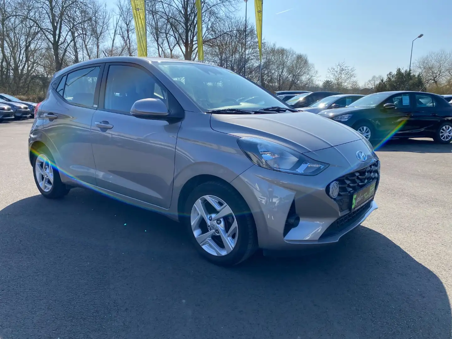 Hyundai i10 1.2 Trend incl. Inspektionspaket BigDeal Beige - 2