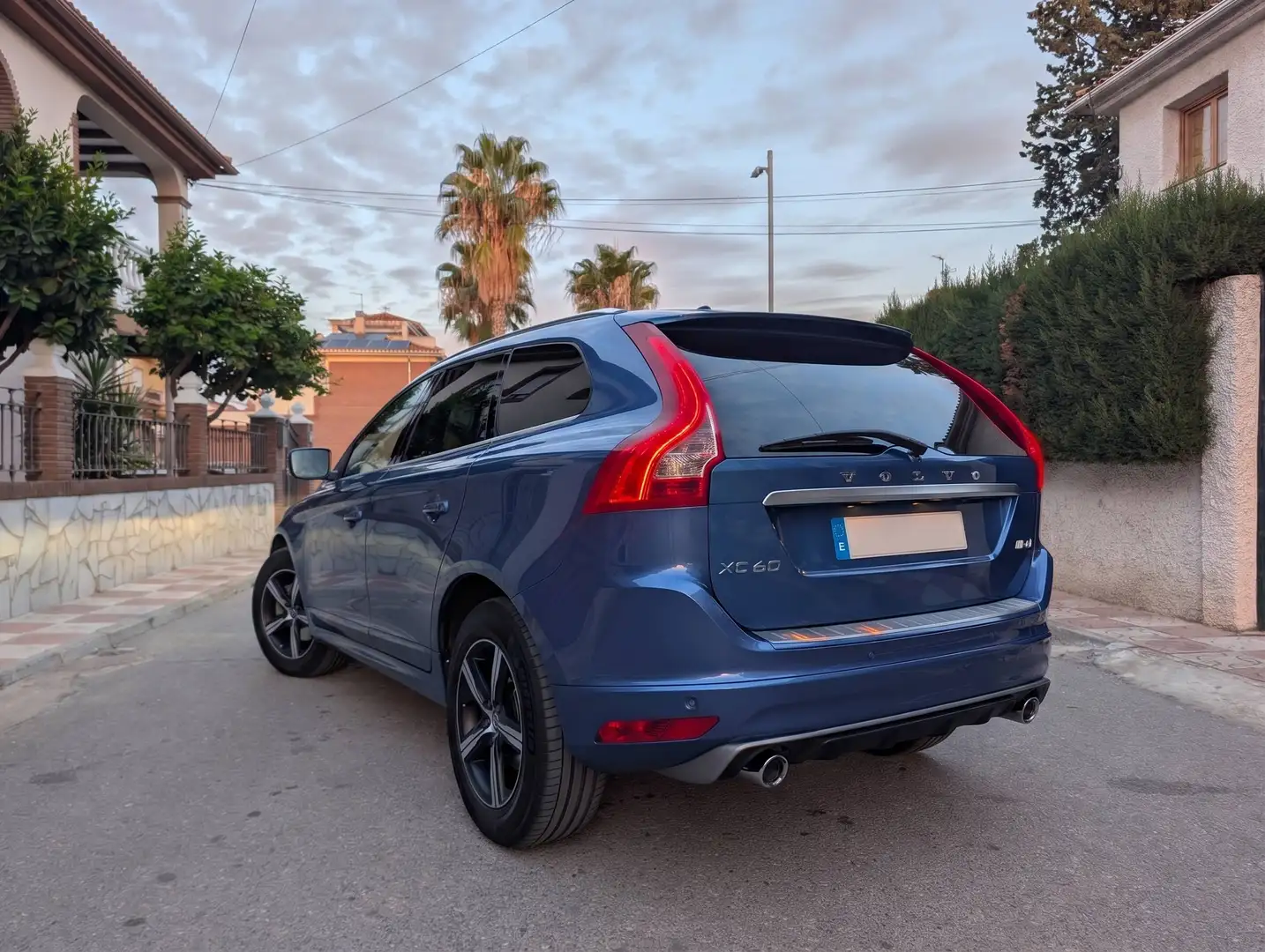 Volvo XC60 XC60 D4 R-Design Momentum Aut. 190 R-Design Momentum Azul - 2