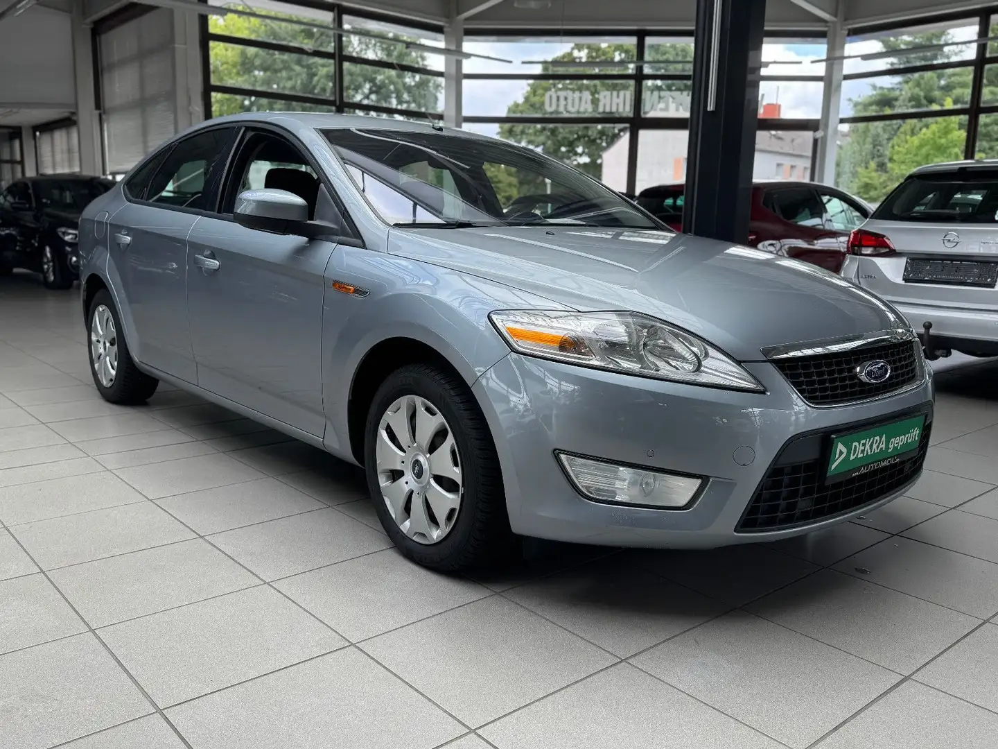 Ford Mondeo Lim. 1.6 Trend *PDC*SHZ* Silber - 2