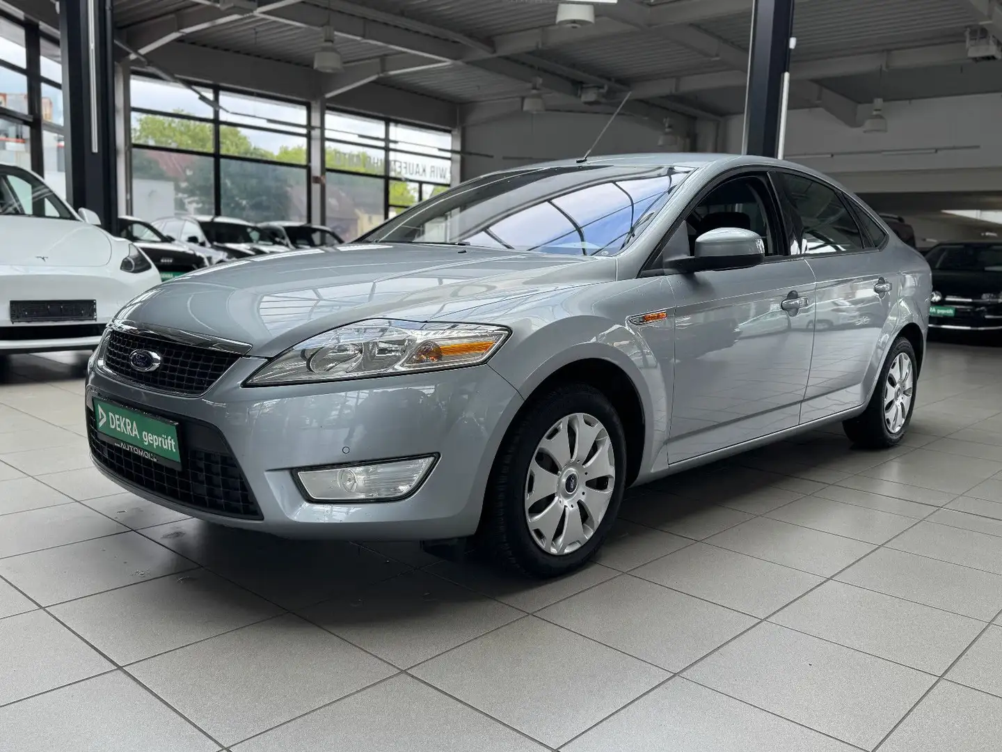 Ford Mondeo Lim. 1.6 Trend *PDC*SHZ* Silber - 1