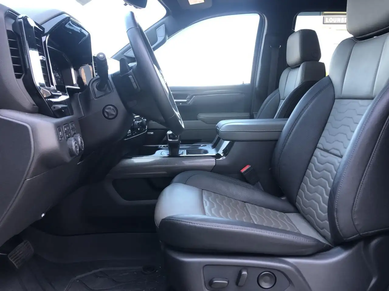 Chevrolet Silverado 1500 photo Chevrolet Silverado 1500