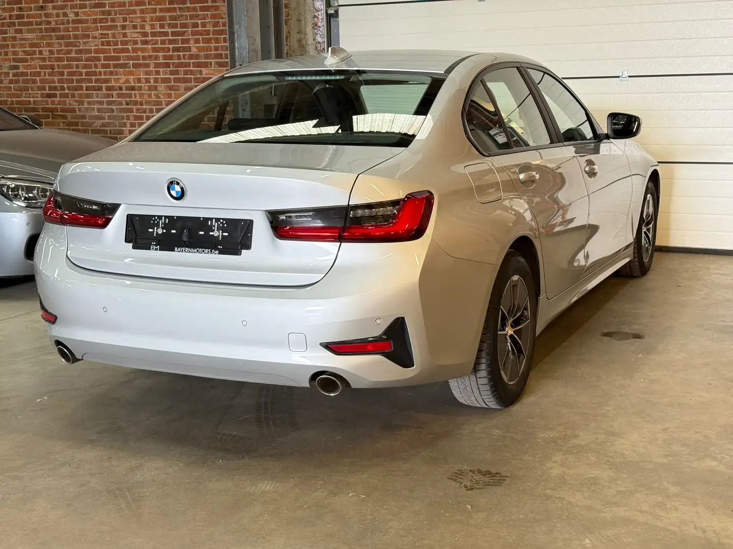 BMW 318 dA Automaat Navi LED EURO 6d Sedan Garantie 2021 Zilver - 2
