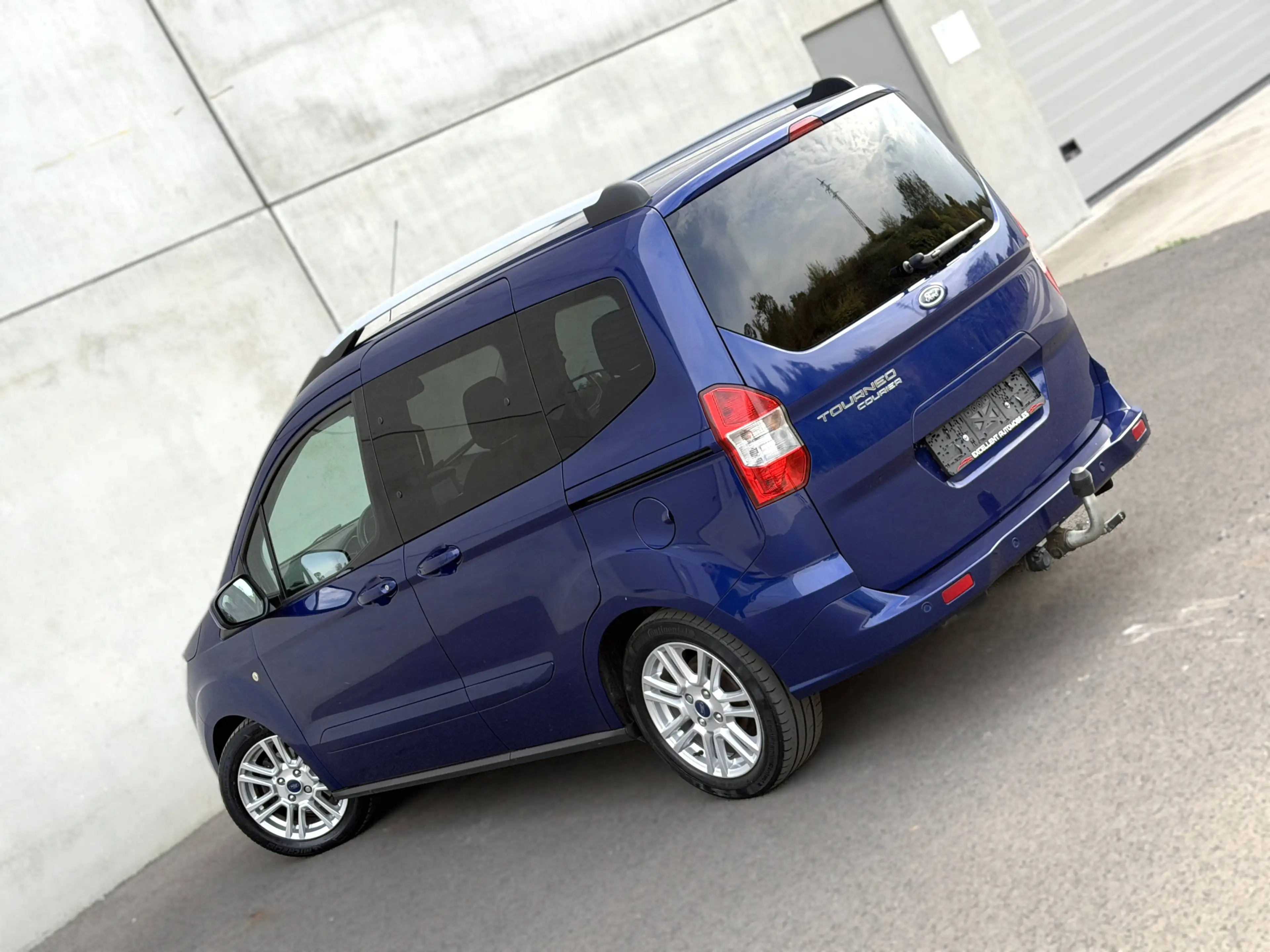 Ford Tourneo Courier 1.5 TDCi Titanium*BLUETOOTH*CARPLAY*GPS*PDC*JANTES*GARANTIE 12 MOIS*** — photo 3