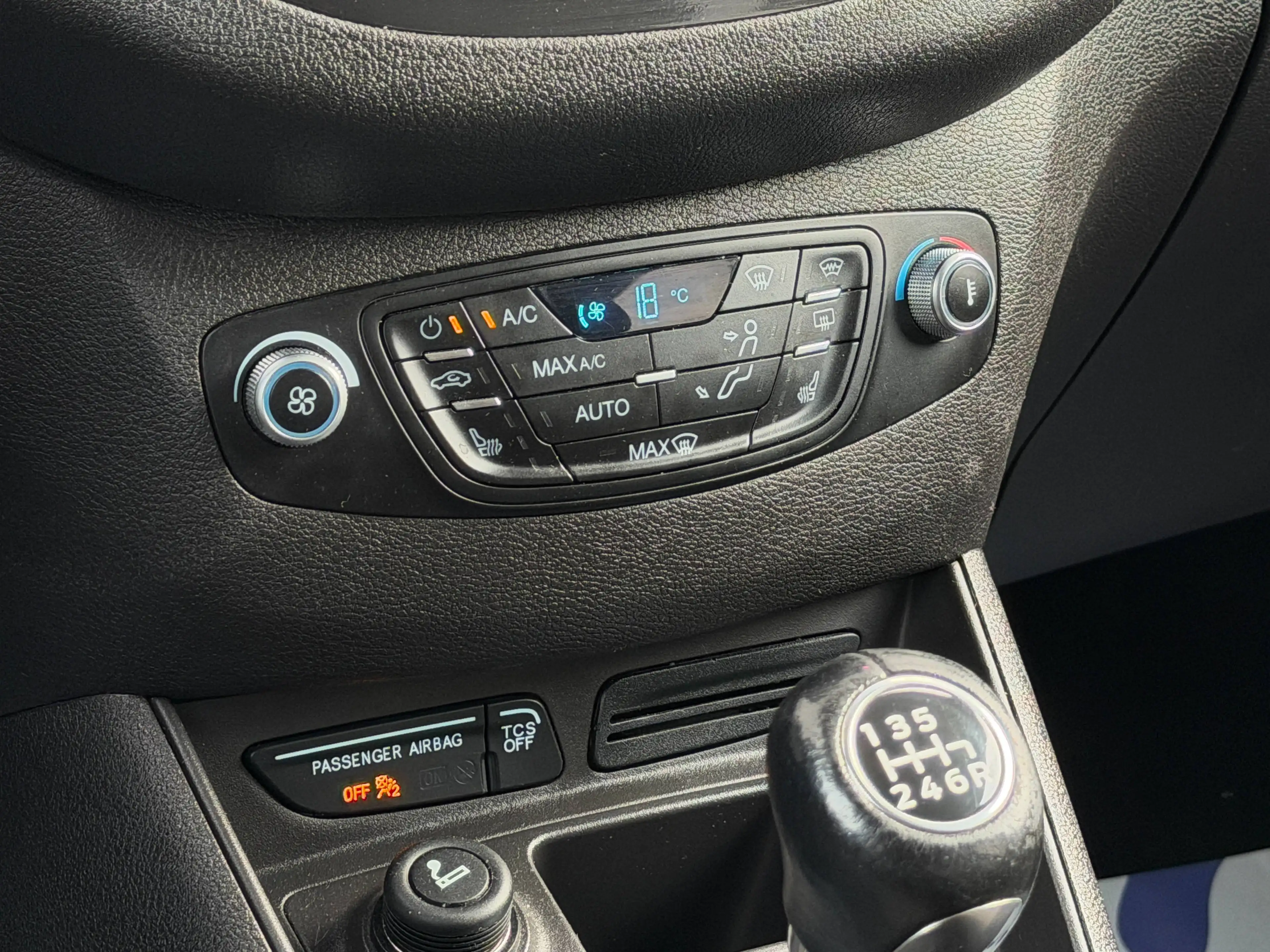 Ford Tourneo Courier 1.5 TDCi Titanium*BLUETOOTH*CARPLAY*GPS*PDC*JANTES*GARANTIE 12 MOIS*** — photo 8