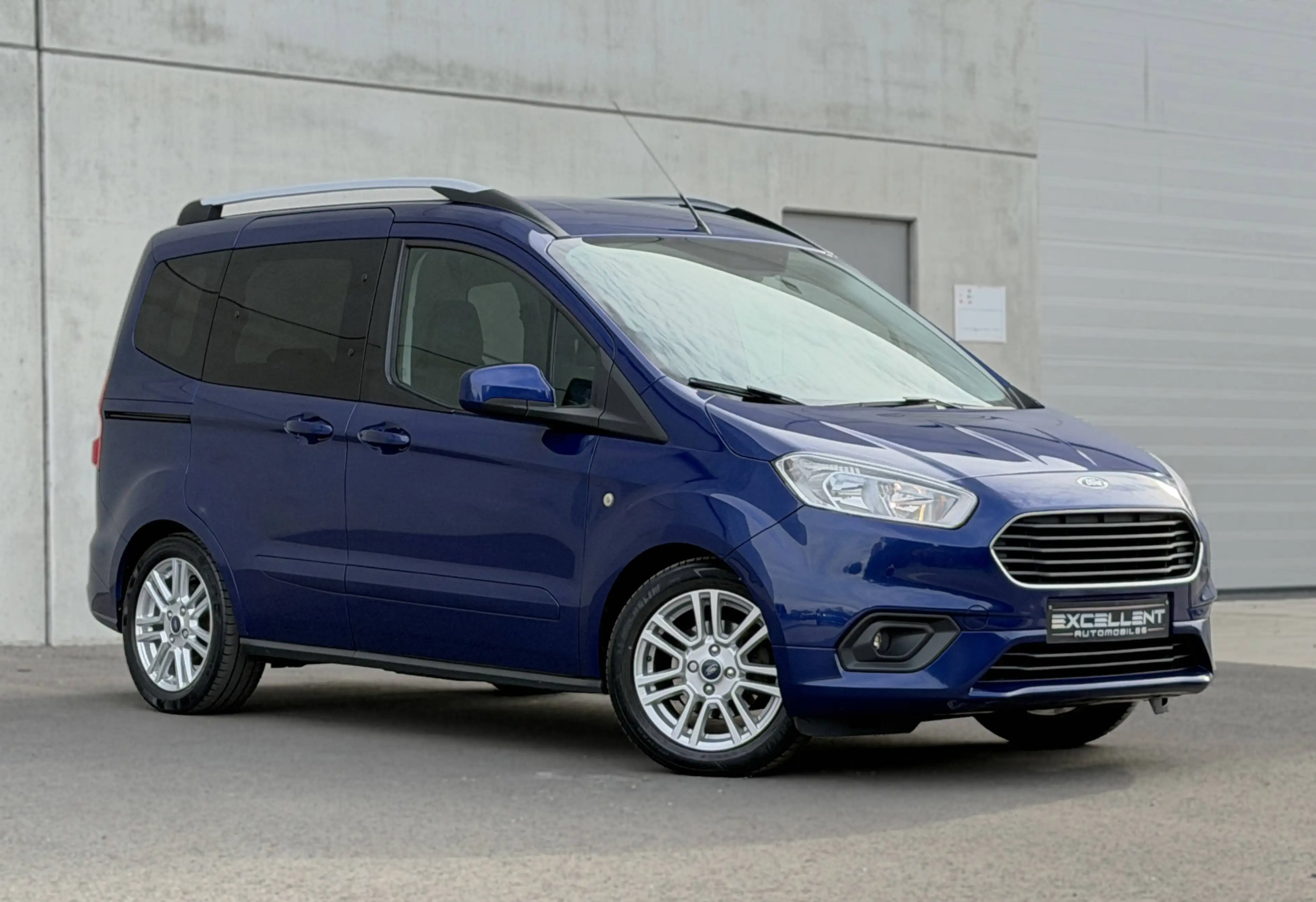 Ford Tourneo Courier 1.5 TDCi Titanium*BLUETOOTH*CARPLAY*GPS*PDC*JANTES*GARANTIE 12 MOIS*** — photo 2