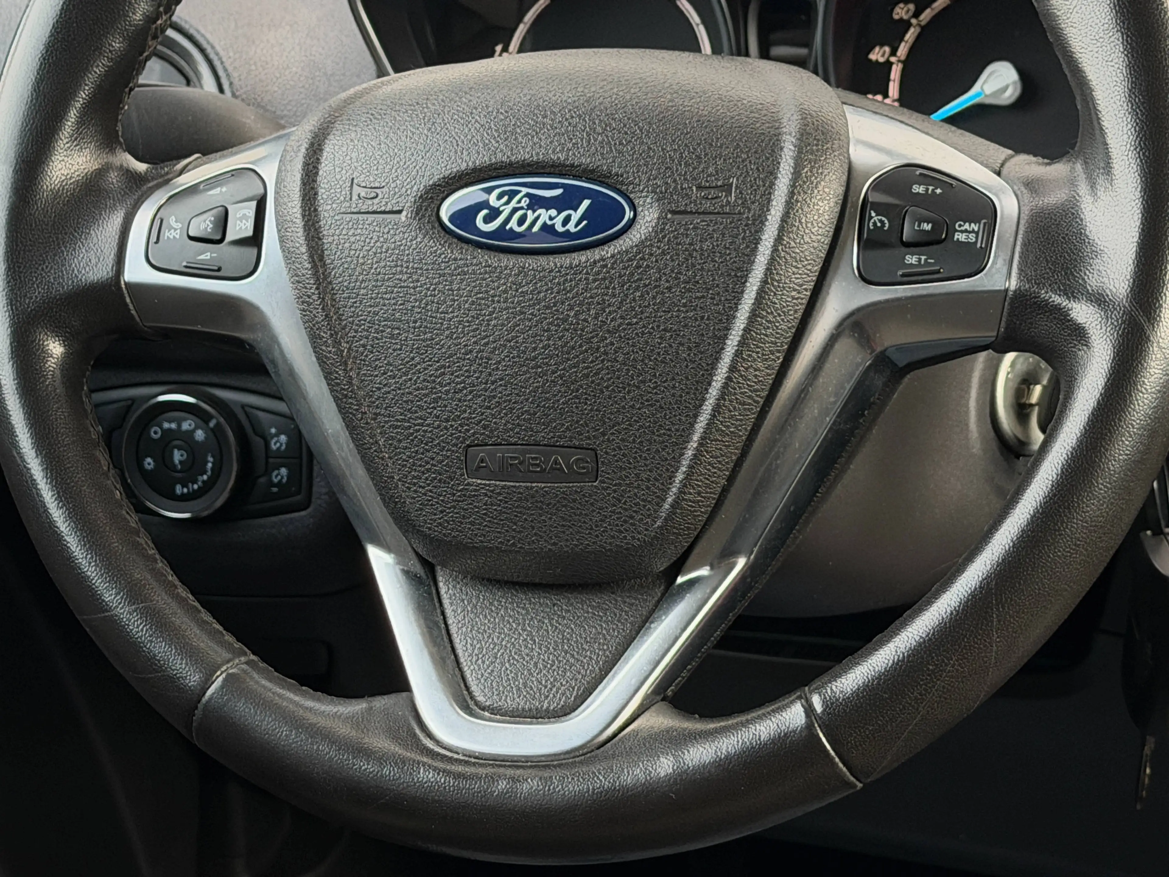 Ford Tourneo Courier 1.5 TDCi Titanium*BLUETOOTH*CARPLAY*GPS*PDC*JANTES*GARANTIE 12 MOIS*** — photo 10