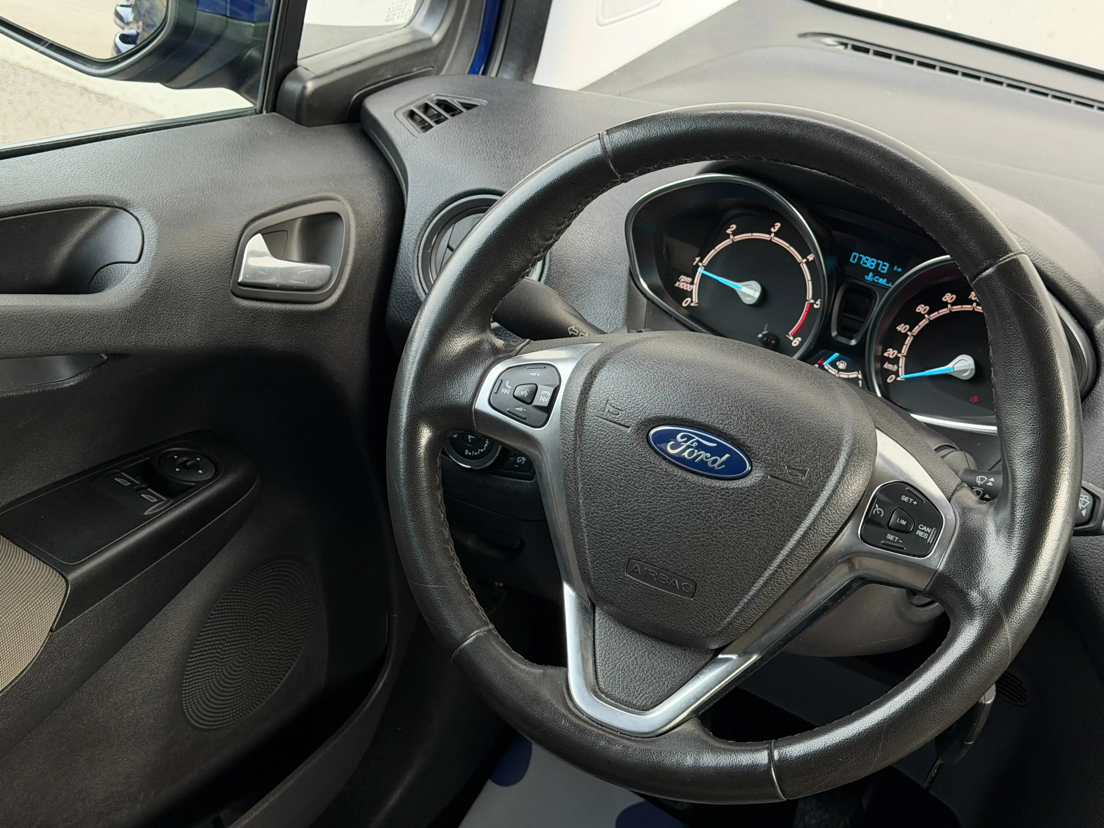 Ford Tourneo Courier 1.5 TDCi Titanium*BLUETOOTH*CARPLAY*GPS*PDC*JANTES*GARANTIE 12 MOIS*** — photo 6