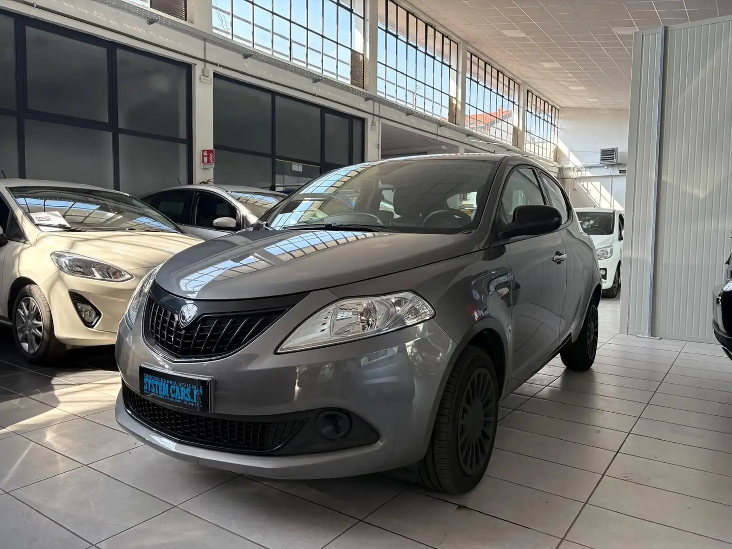Lancia Ypsilon YPSILON 1.0 FIREFLY 5 PORTE S&S HYBRID- Gris - 1