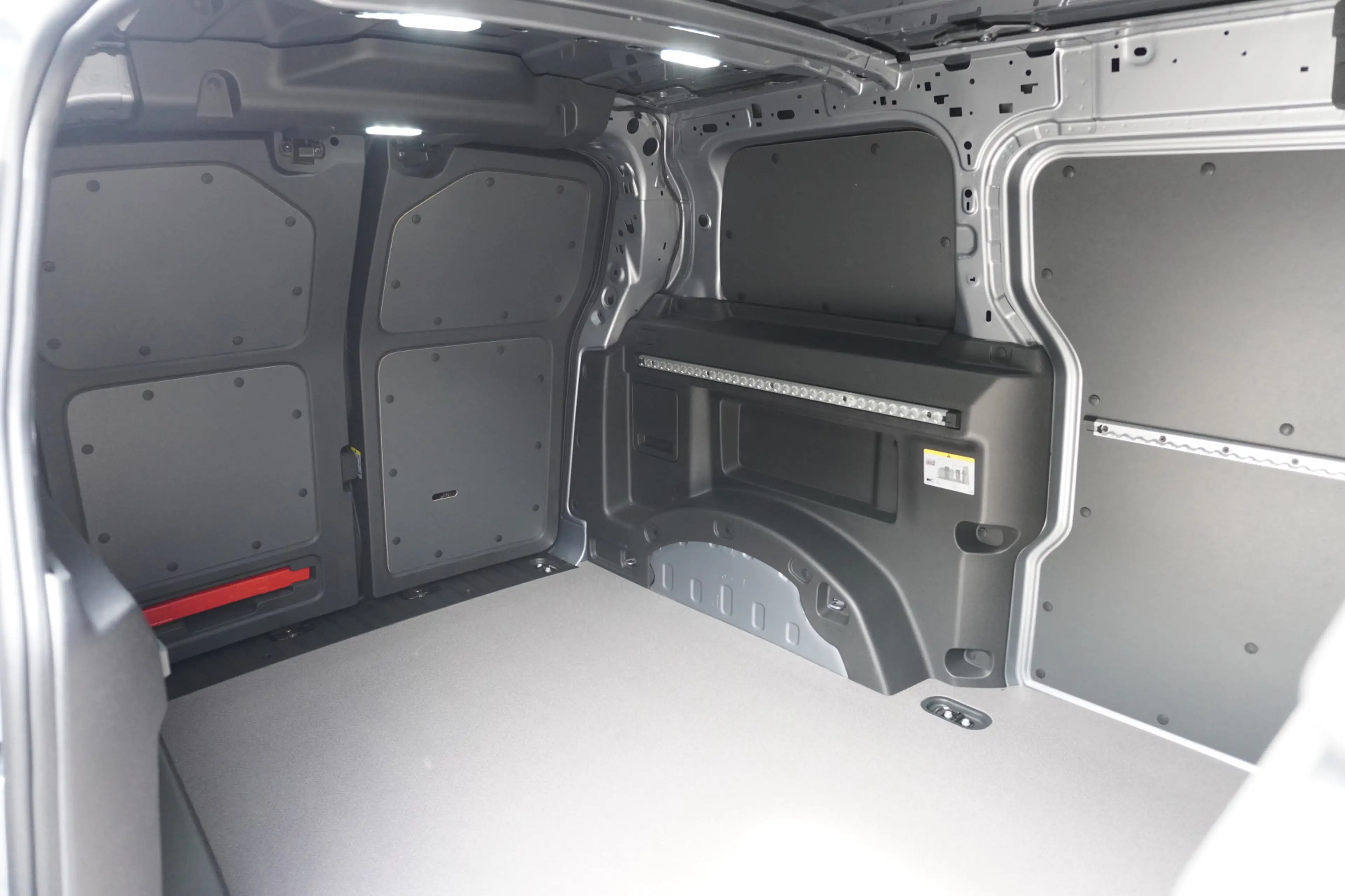 Volkswagen ID. Buzz Cargo ID. Buzz Cargo 286 pk Bulli Limited Edition,  Acht — photo 11