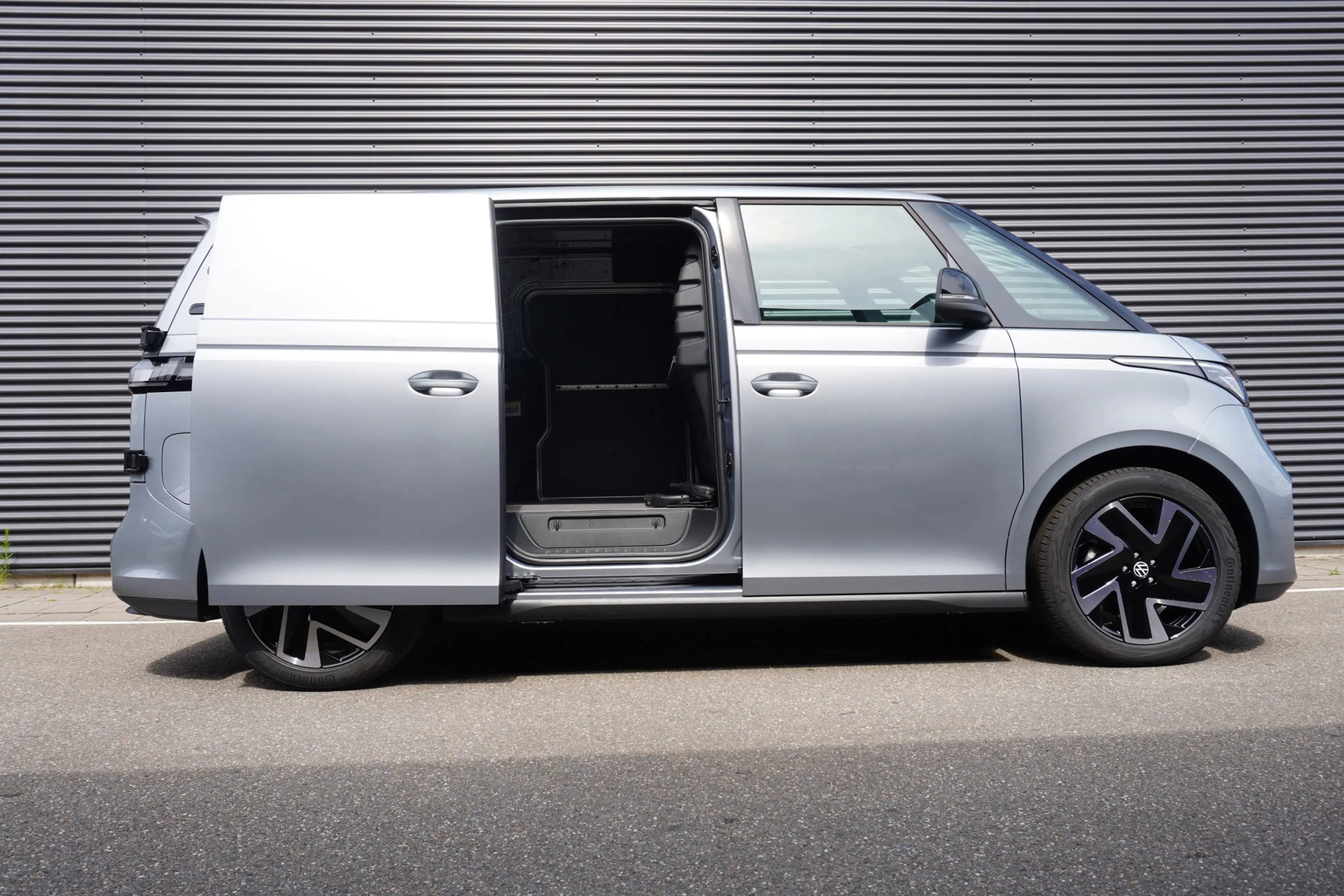 Volkswagen ID. Buzz Cargo ID. Buzz Cargo 286 pk Bulli Limited Edition,  Acht — photo 4