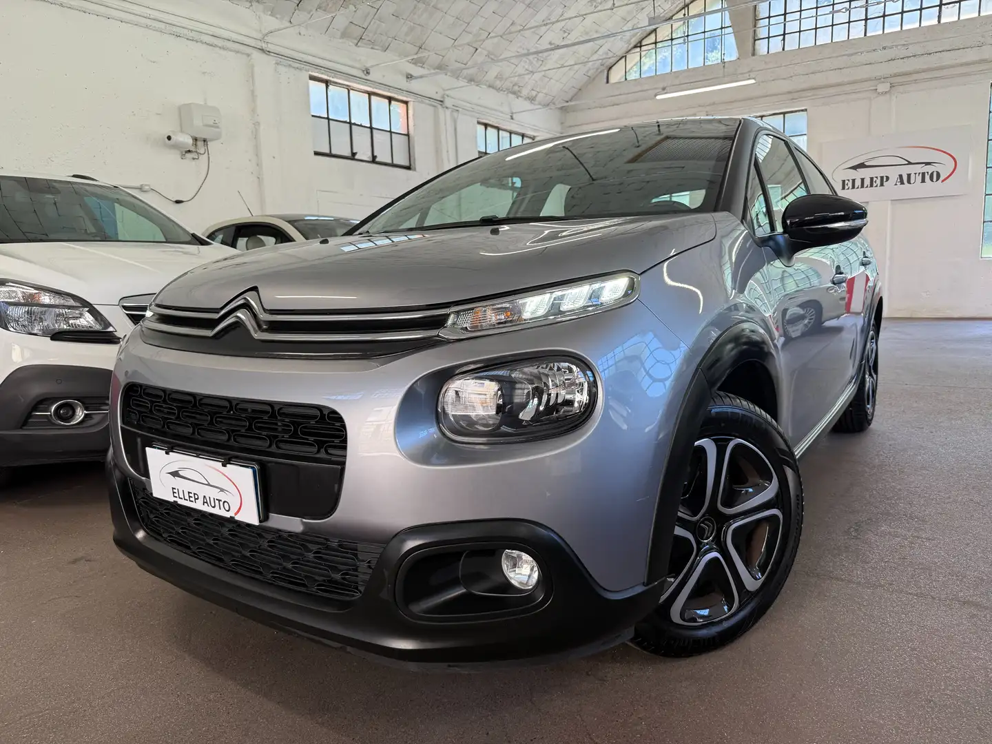 Citroen C3 C3 III 2017 1.2 puretech Feel s Gris - 1