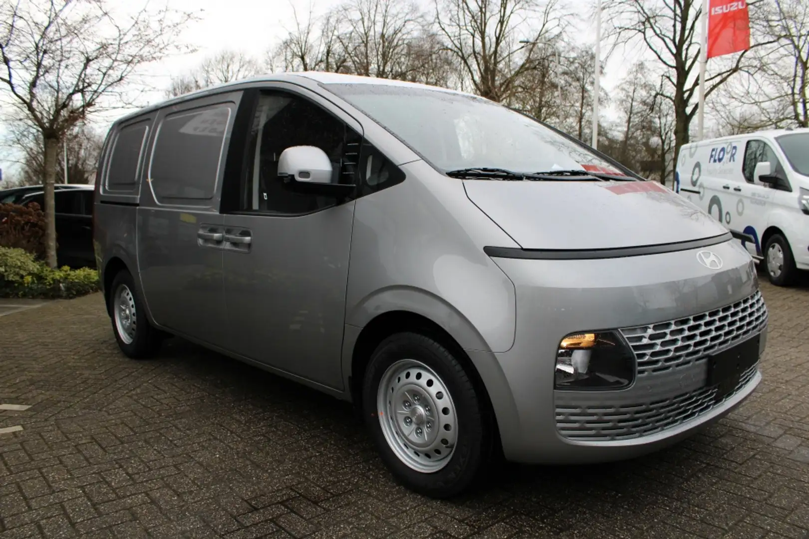 Hyundai STARIA 1.6T Hybride 225pk 6AT | Gesloten Bestelwagen | BP Gri - 2