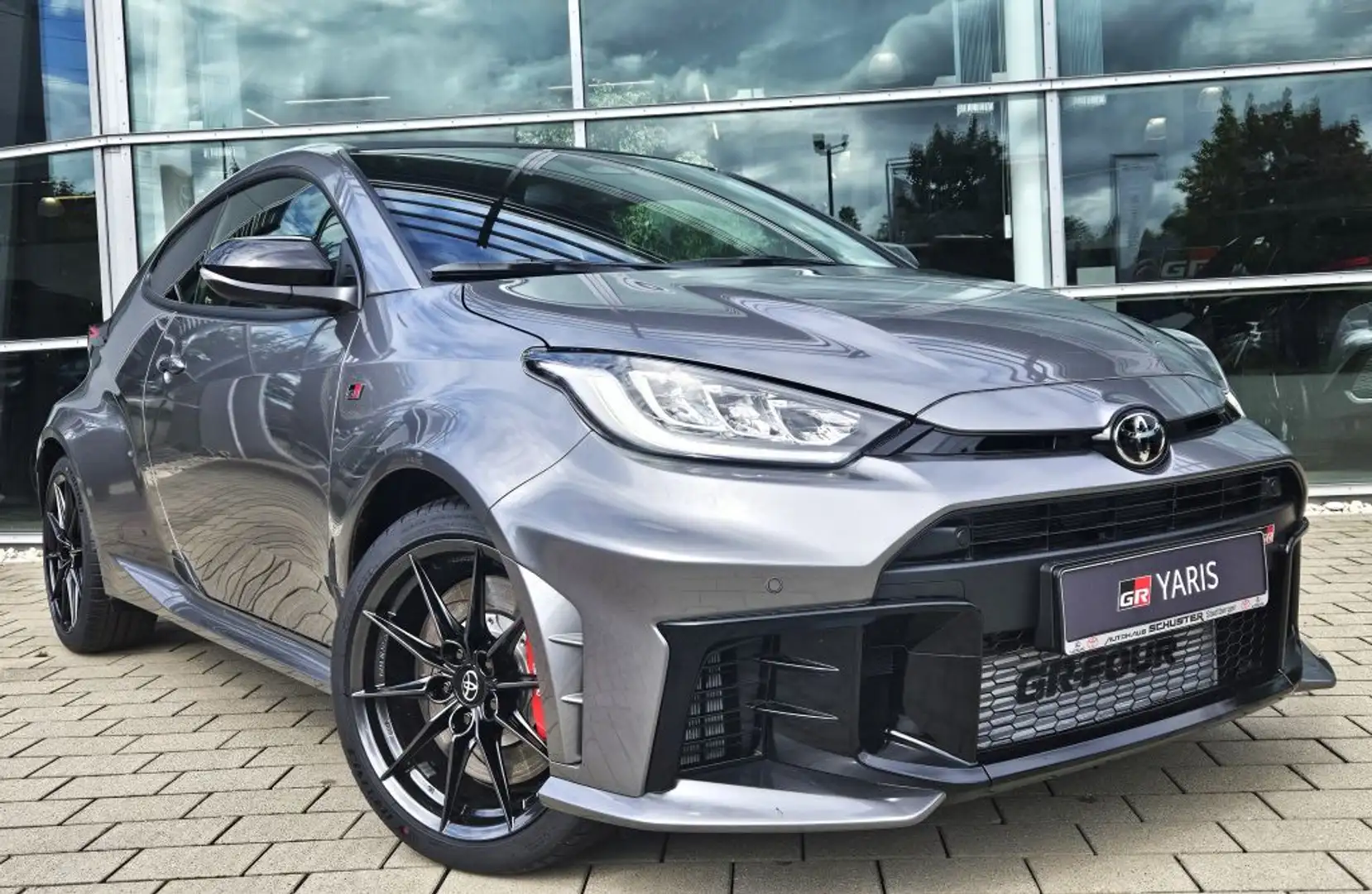 Toyota Yaris GR Automatik*Alufelgen geschmiedet, Convenience Pa Silber - 2