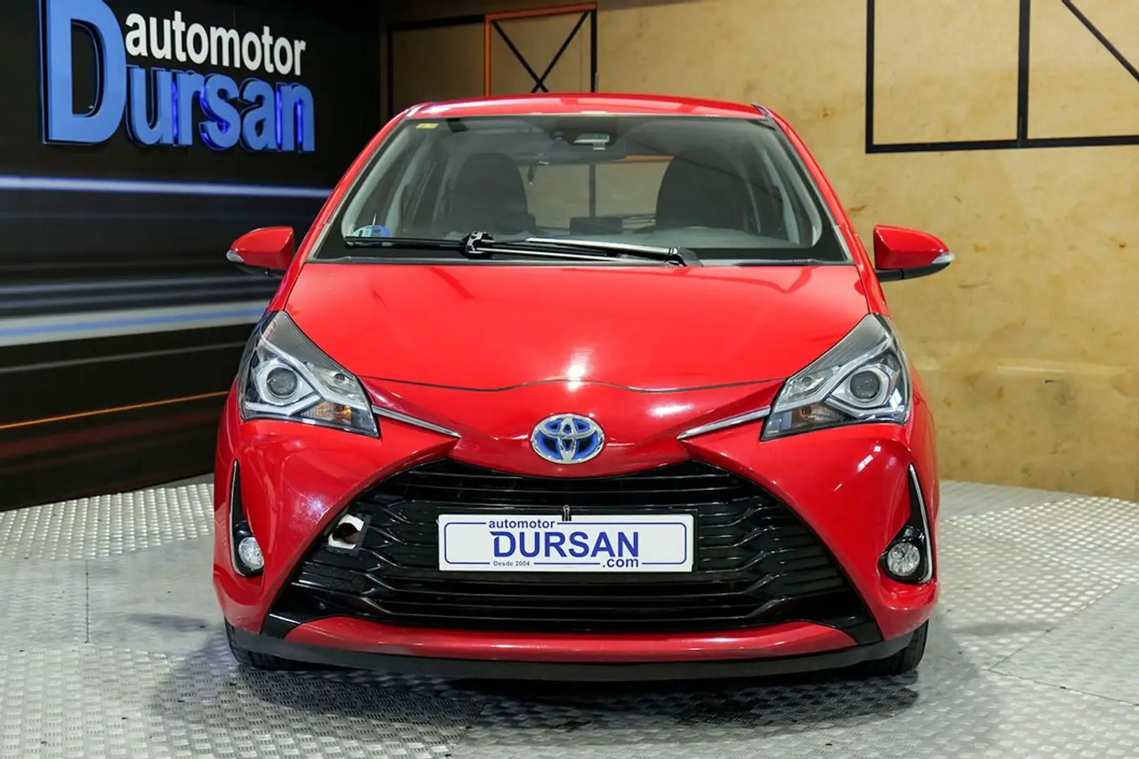 Toyota Yaris 1.5 100H Active Tech Rojo - 2