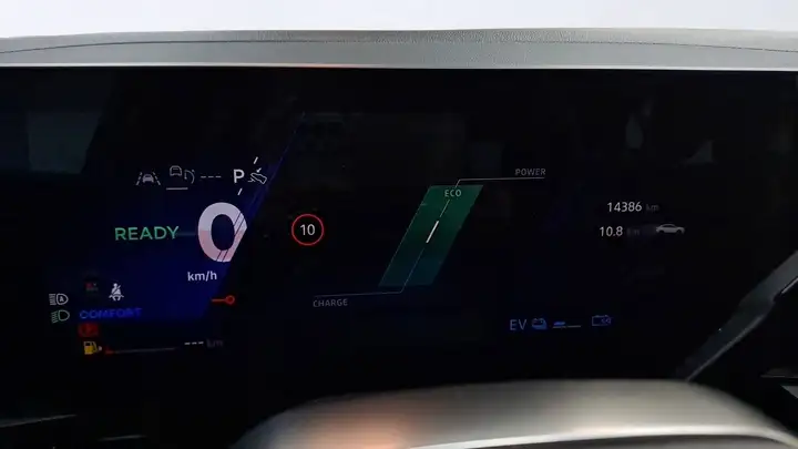 Renault Rafale 2025, foto 18