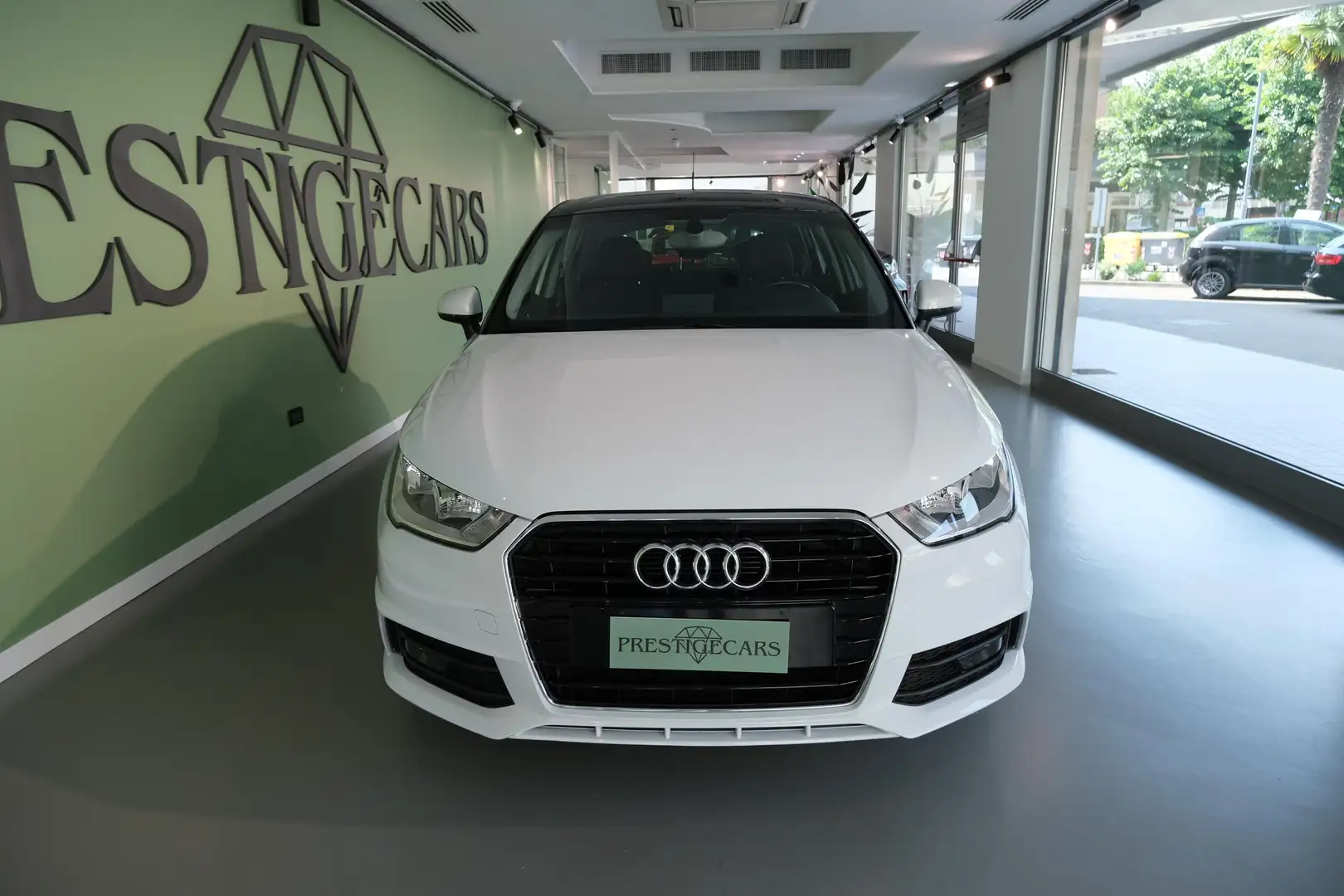 Audi A1 1.0 tfsi ultra Admired 95cv s-tronic Bianco - 2
