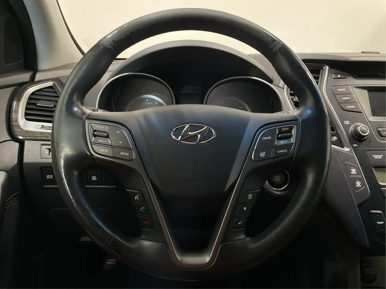 Hyundai SANTA FE photo Hyundai SANTA FE