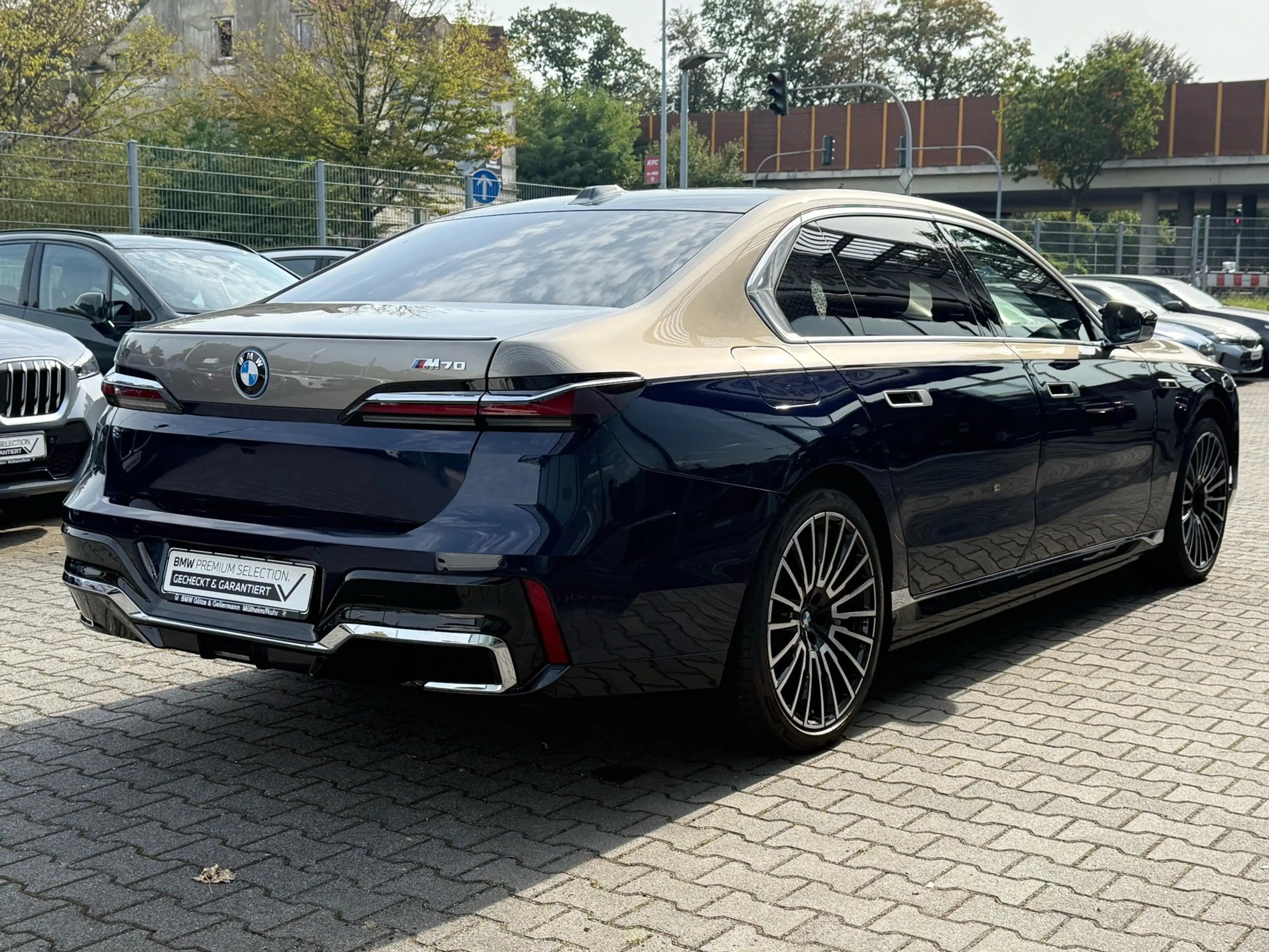 BMW i7 M70 xDrive //ExecutiveLoungeSeating TwoTone — photo 2